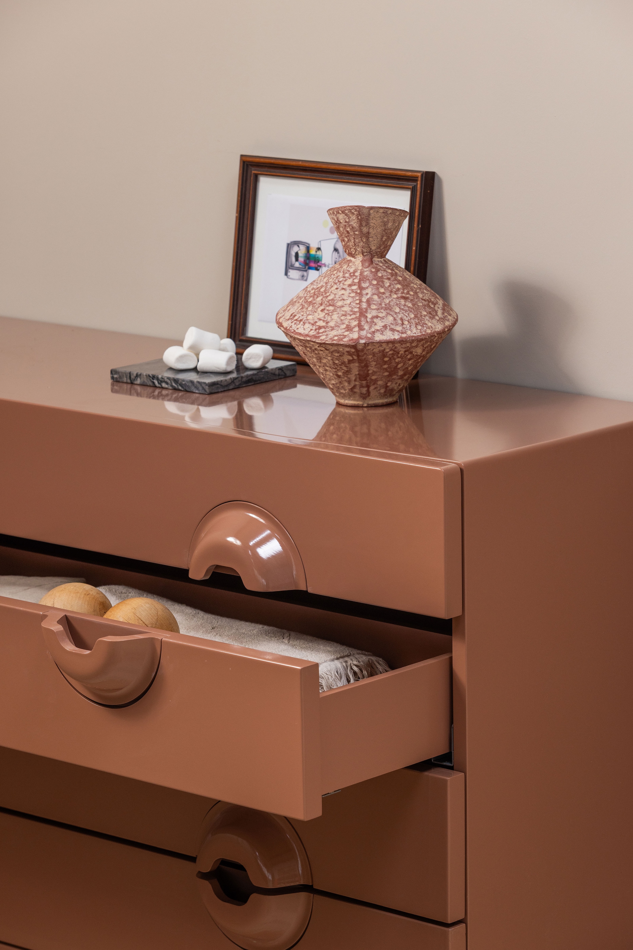WOOOD Sideboard »Merge mit Eukalyptusholz und Dämpfung Funktion B 110 x T 44 x H 89 cm« Tragkraft 150 kg, vollständig montiert geliefert, sichtbare Maserung