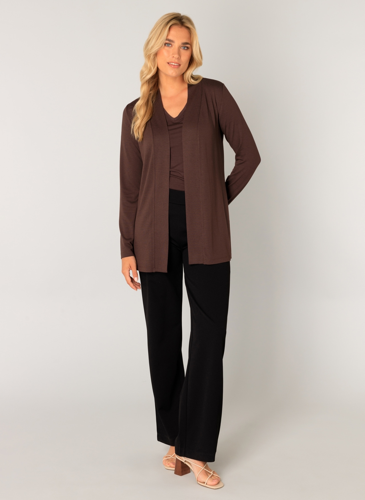 Base Level Strickjacke »Yayla«, In elastischem Feinstrick