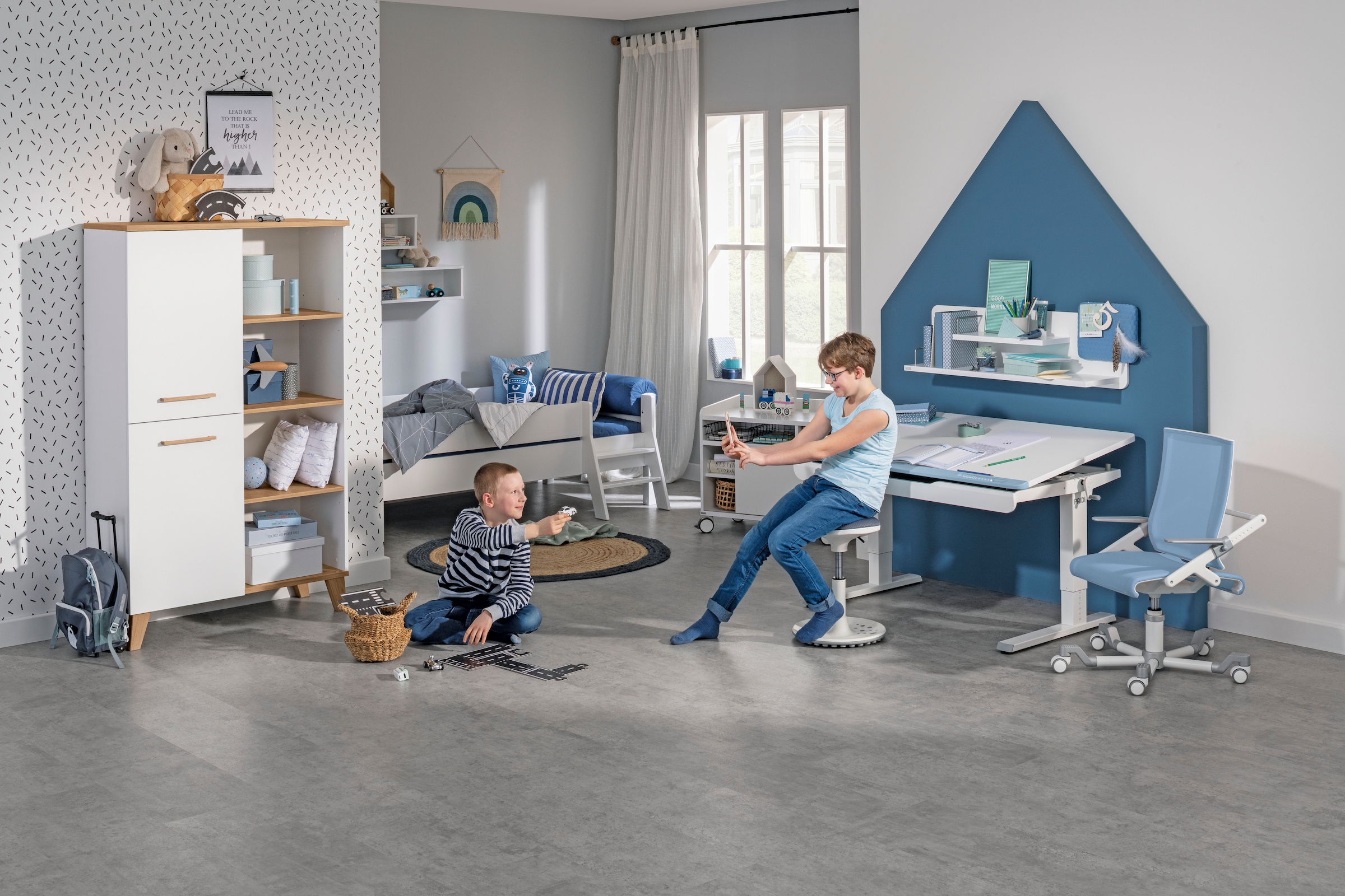 PAIDI Schreibtisch »TEENIO in verschiedenen Ausführungen, mitwachsend & ergonomisch« B/H/T ca. 120/53-79/75 cm, Kreideweiß,  höhenverstellbarer Schülerschreibtisch, Platte bis 14° neigbar