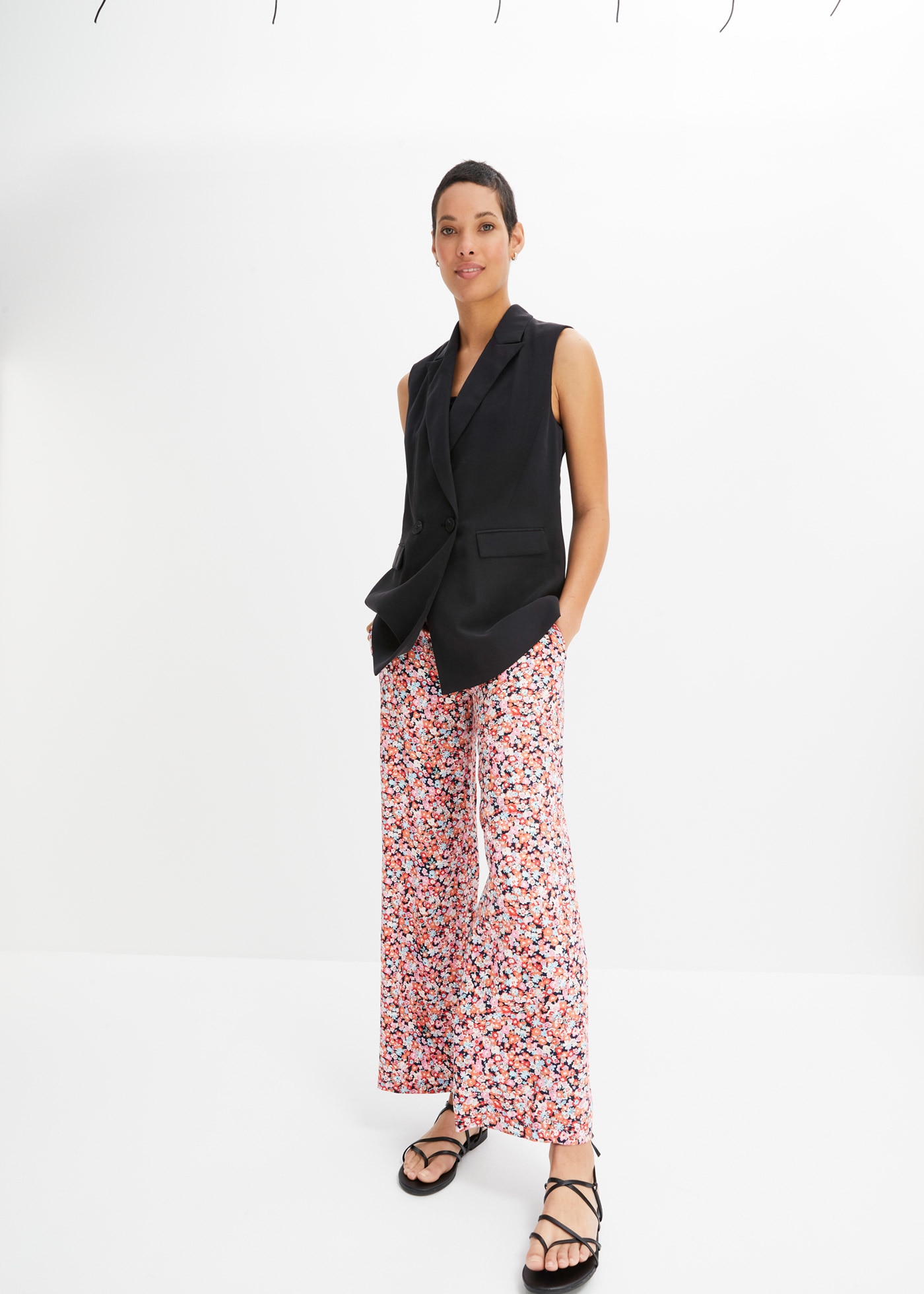 bonprix Schlupfhose  aus Viskose, lockere Passform, femininer Print, moderner Stil