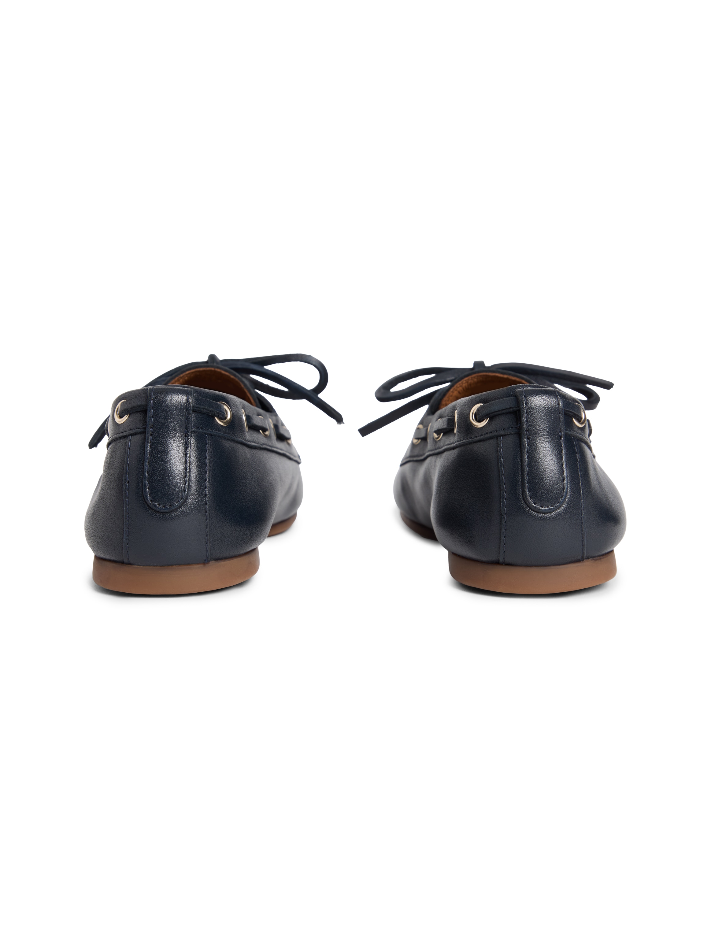 Tommy Hilfiger Bootsschuh »TH SLEEK LEATHER BOAT SHOE«  Bootsschuh, Businessschuh mit Blockabsatz und Ösen mit Durchzug