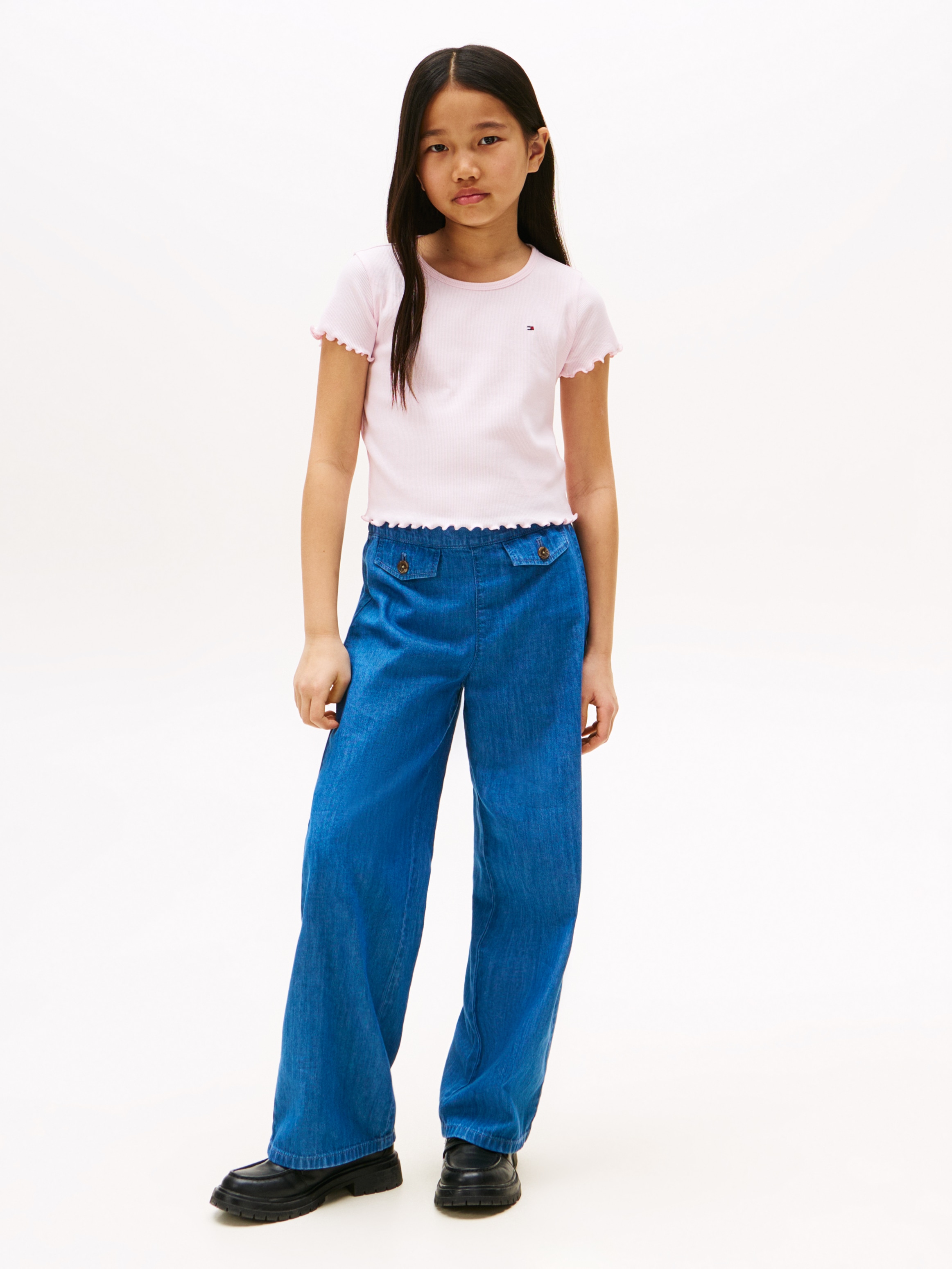 Tommy Hilfiger T-Shirt »ESSENTIAL RIB TOP SS«, mit Babylock-Kanten, mit Logostickerei