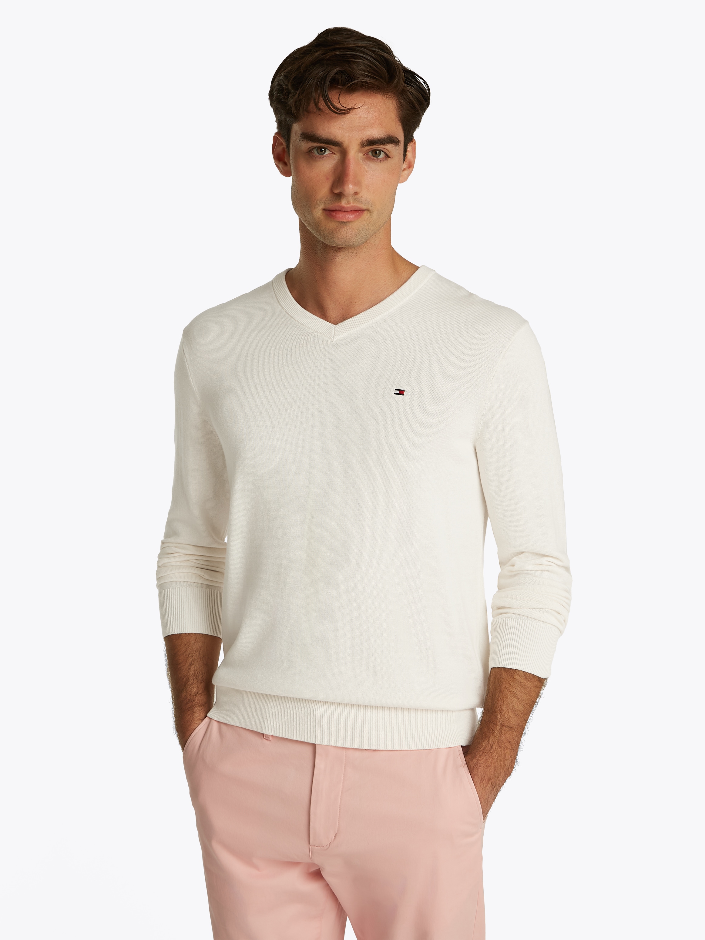 Tommy Hilfiger Strickpullover »ESSENTIAL COTTON V NECK mit V-Ausschnitt und Stickerei«, unifarben, casual, regular fit, Baumwolle, V-Ausschnitt