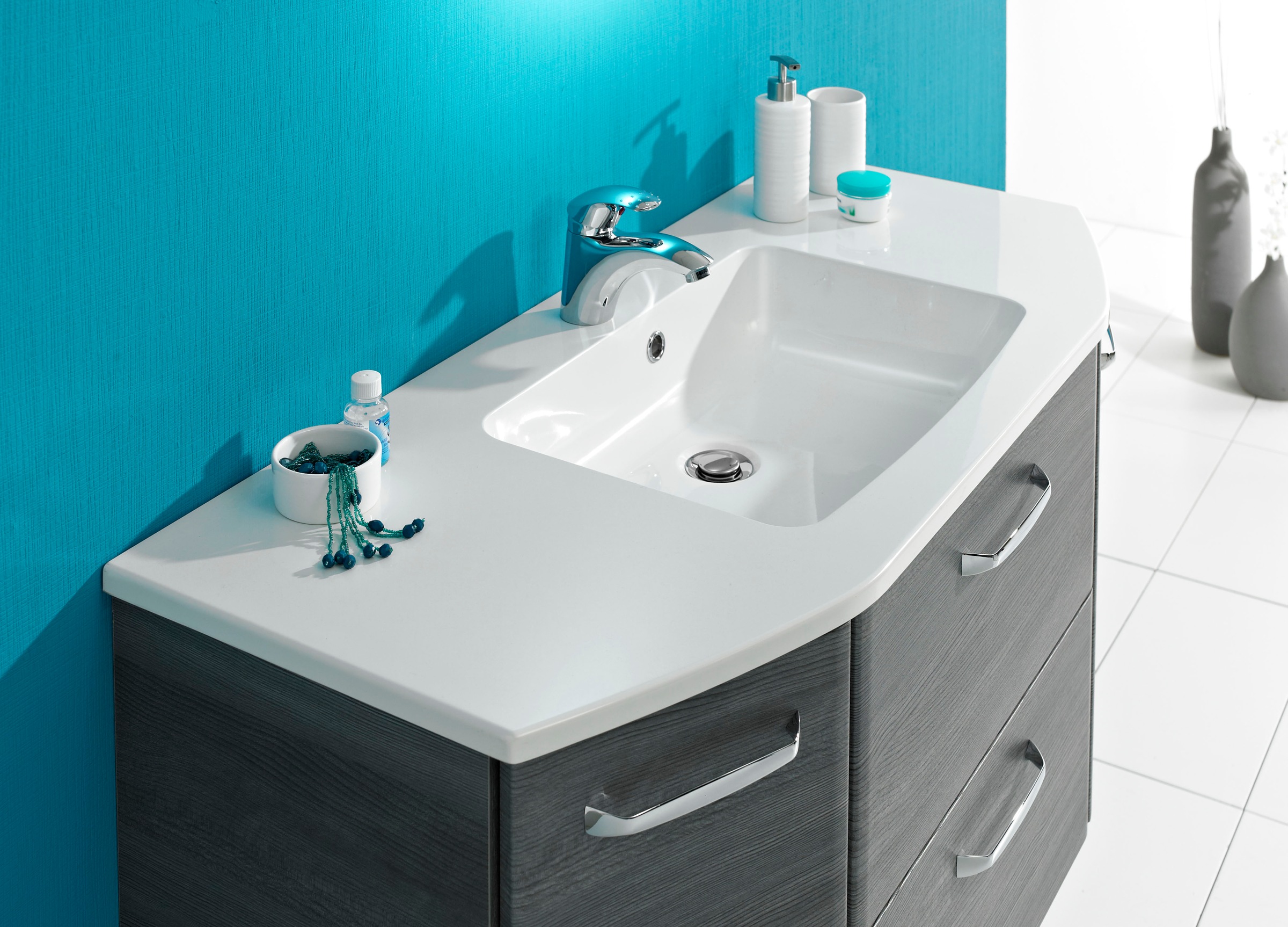 Saphir Waschtisch »Quickset Waschplatz, Mineralmarmor-Waschtisch, 112 cm breit, 2 Türen«, Unterschrank mit Waschbecken, inkl. Türdämpfer, Griffe Chrom Glanz