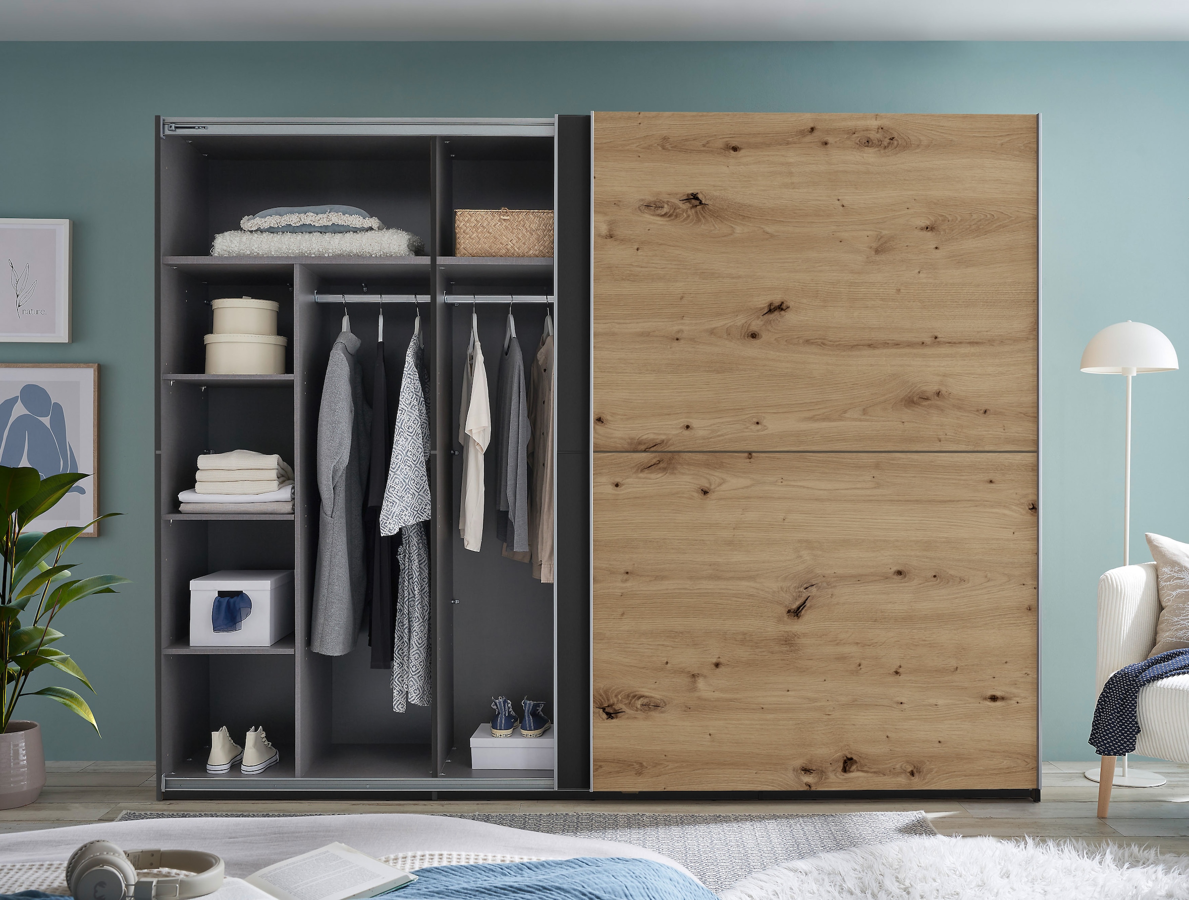 Schlafkontor Schwebetürenschrank »Mesio, 2-türiger Kleiderschrank, Schiebetürenschrank mit viel Stauraum« inklusive Hoteleinteilungen außen und Einlegeböden oben