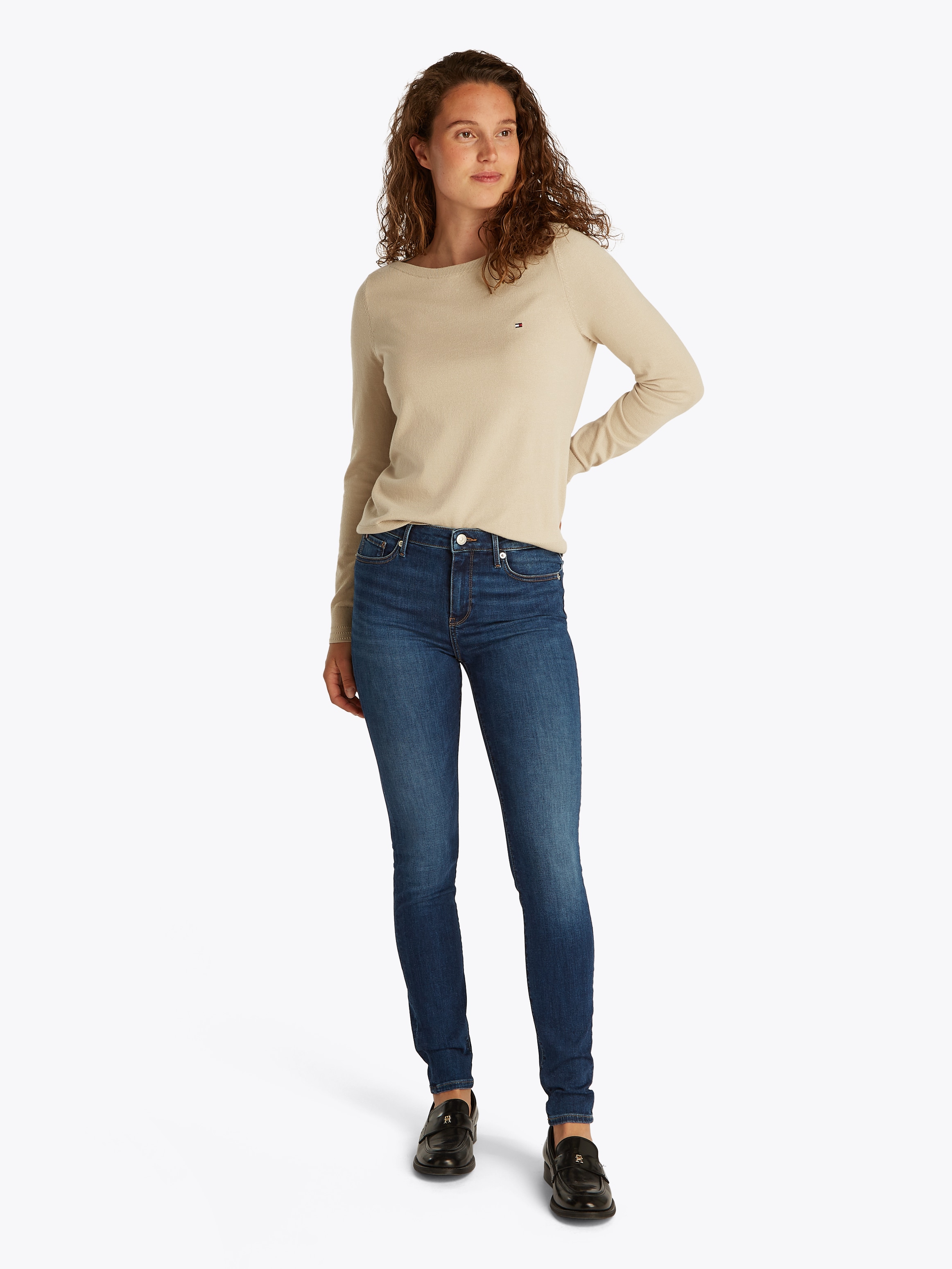 Tommy Hilfiger Strickpullover »CO JERSEY STITCH BOAT-NK SWEATER«, mit Tommy Hilfiger Logo-Flag am Ärmel
