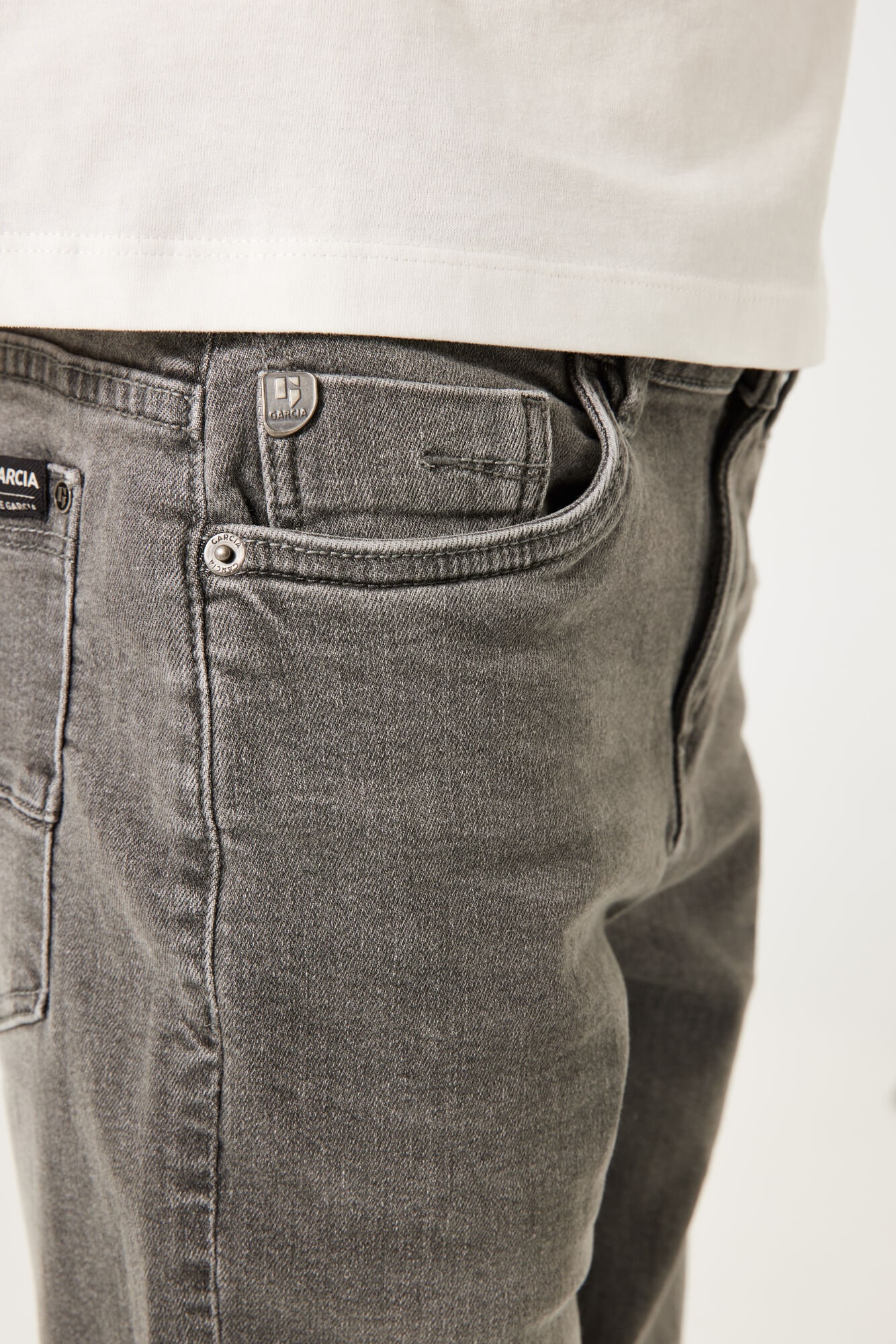 Garcia Jeansshorts »Tavio«, mit Used-Effekten