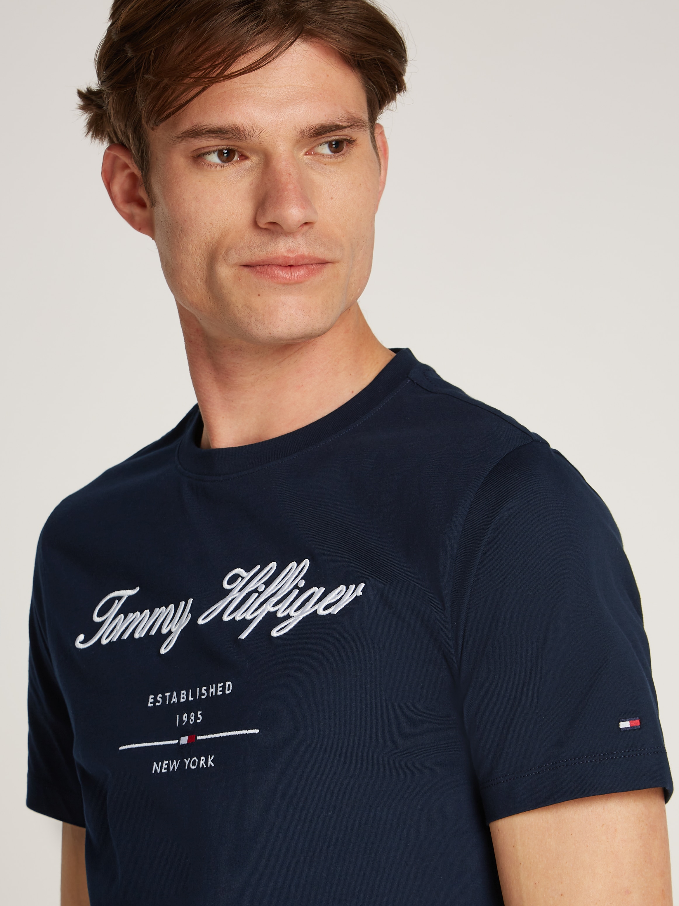 Tommy Hilfiger »SCRIPT LOGO TEE« mit aufgesticktem Logo