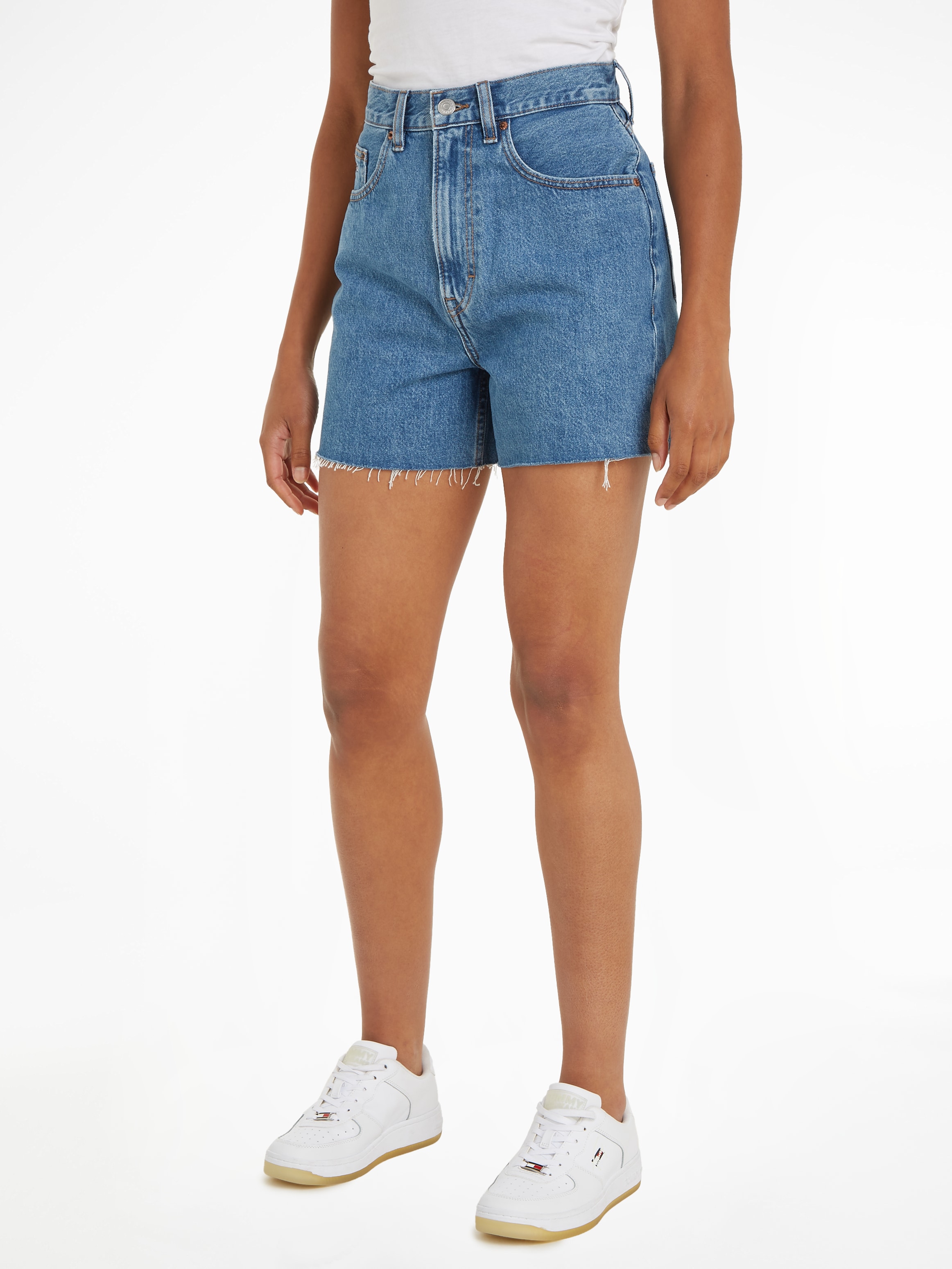 Shorts »MOM UH SHORT BH0034«, mit Tommy Jeans Logo-Badge & Flag
