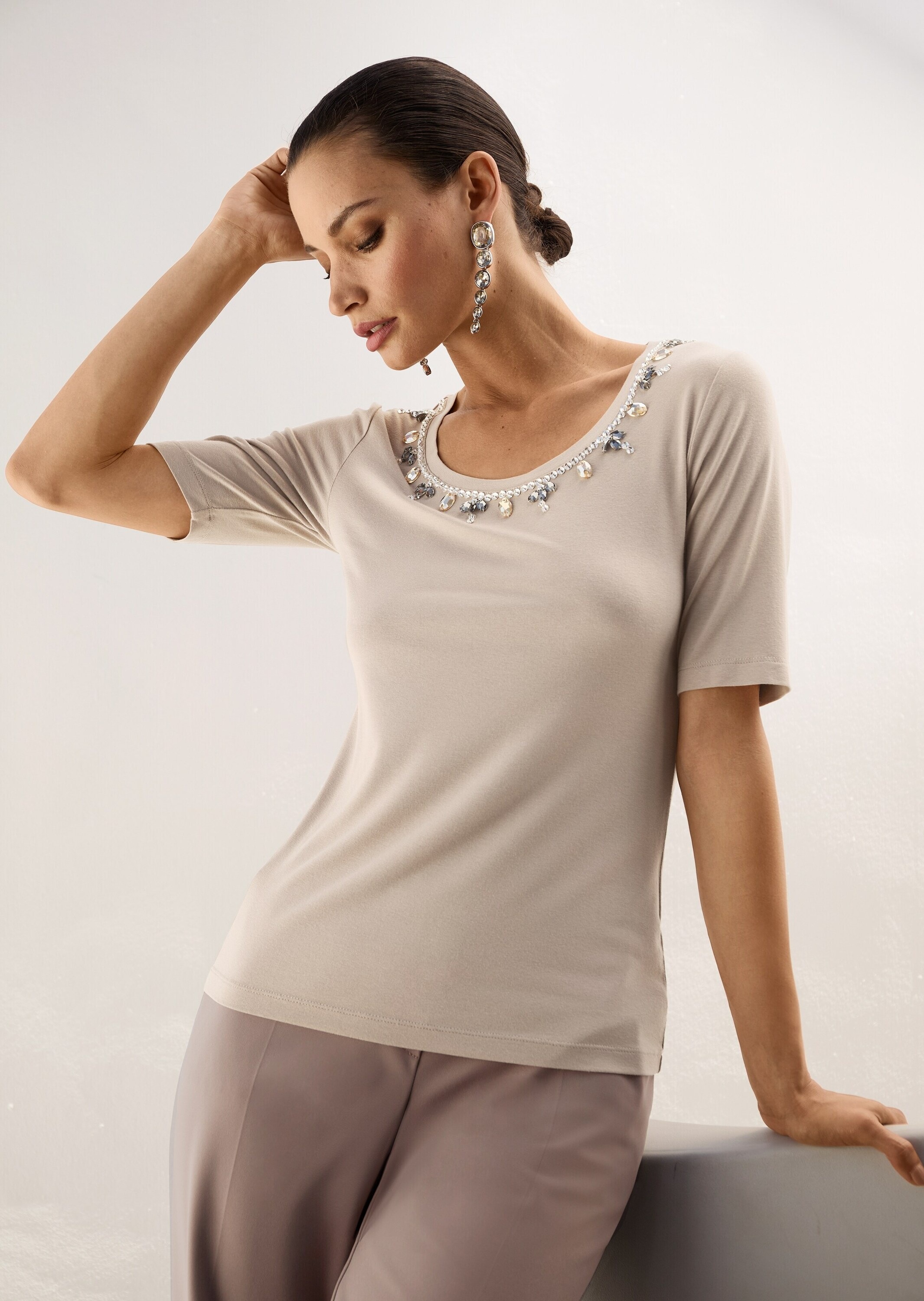 MADELEINE Kurzarmshirt »Shirt Elegantes Oberteil mit Schmucksteinen«