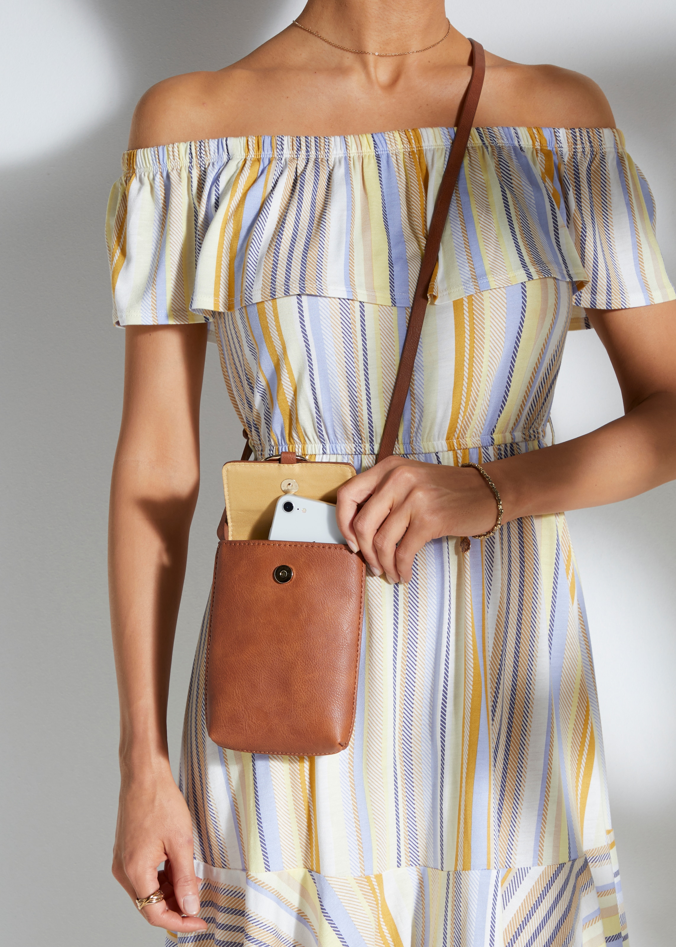 LASCANA Umhängetasche »Handytasche«, mit Zierschnalle, Minibag, Crossbody Bag VEGAN