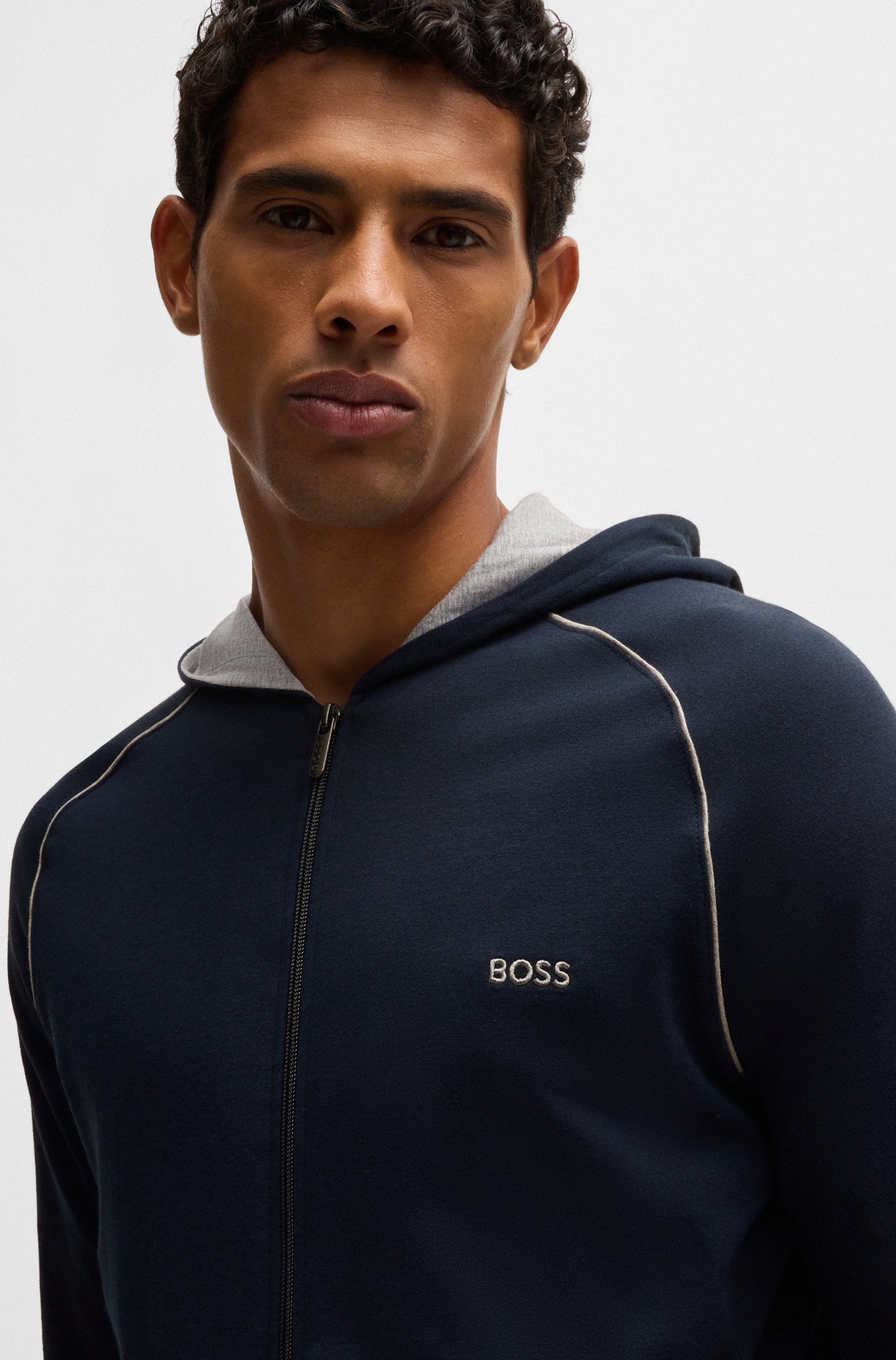 BOSS Kapuzensweatjacke »Mix&Match Jacket H«, mit BOSS Stickerei auf der Brust
