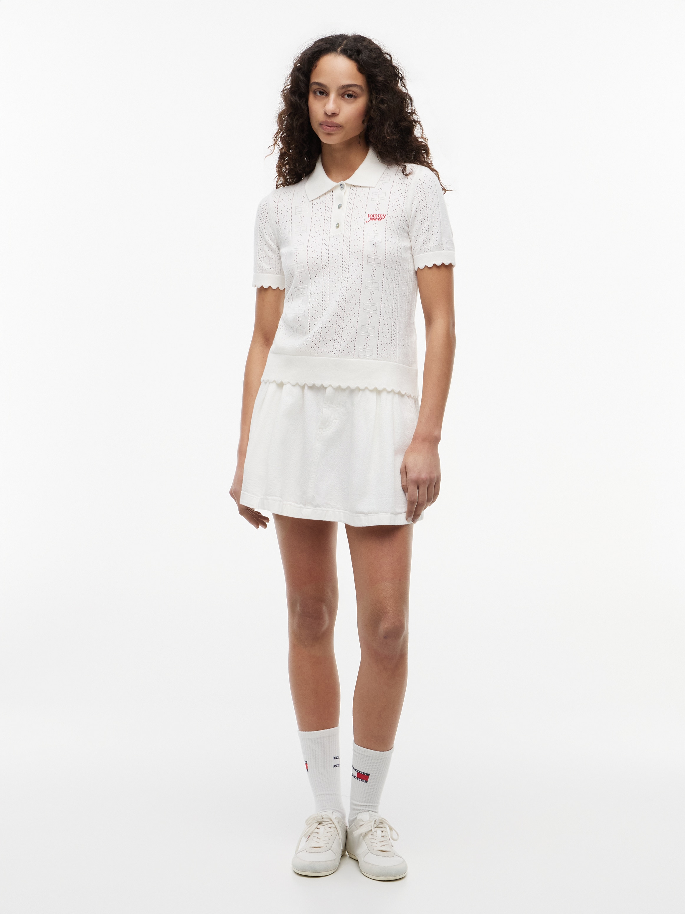 Tommy Jeans Kurzarmpullover »TJW POINTELLE POLO SWEATER« Viskosemischung, Pointelle Strickmuster, gewellte Säume