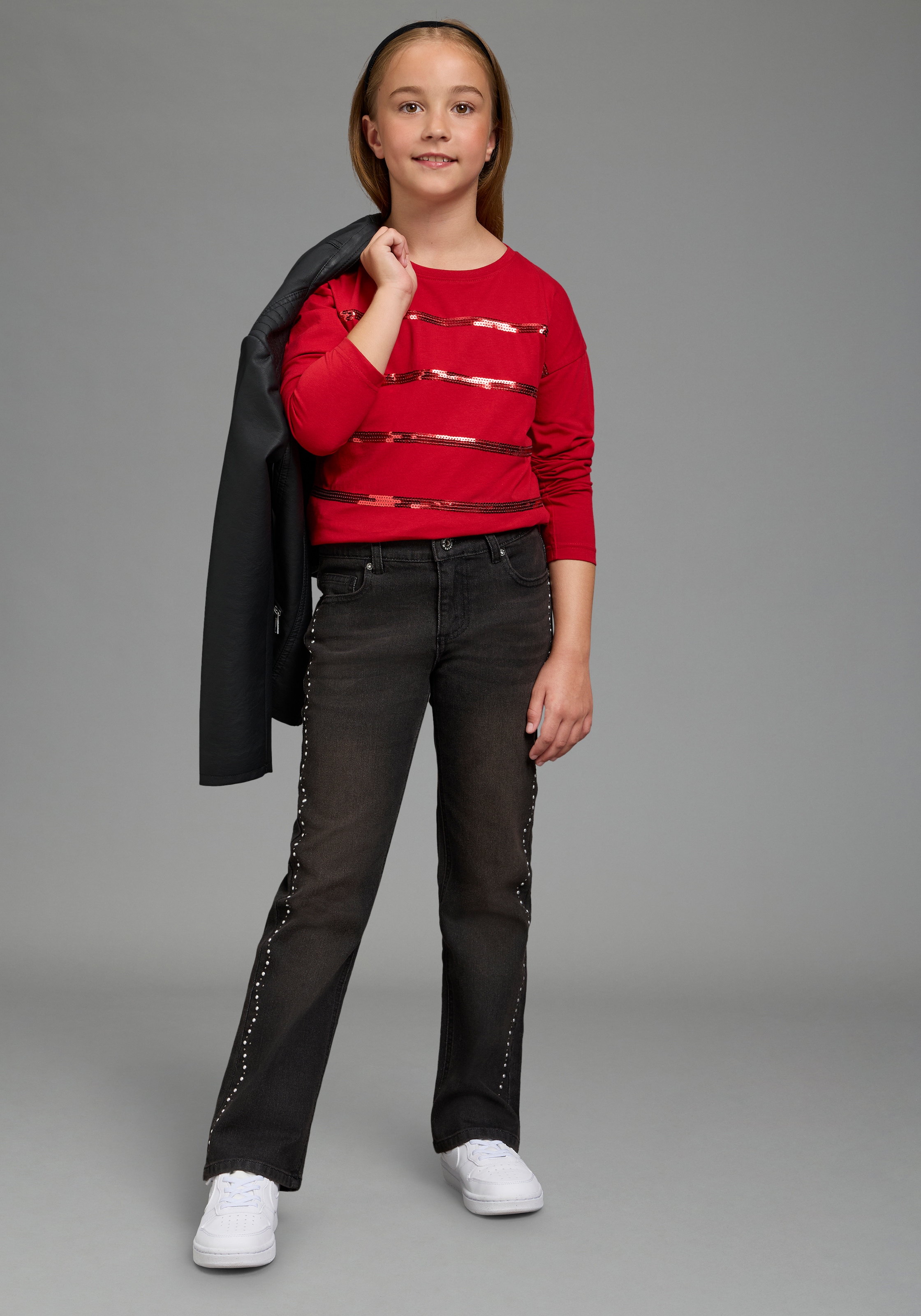 Bruno Banani Bootcut-Jeans »Stretchjeans mit Nieten an Seitennaht, perfekter Modeartikel« Jeans in Bootcut Fit, mit Glitzersteinen, mit Abriebeffekten