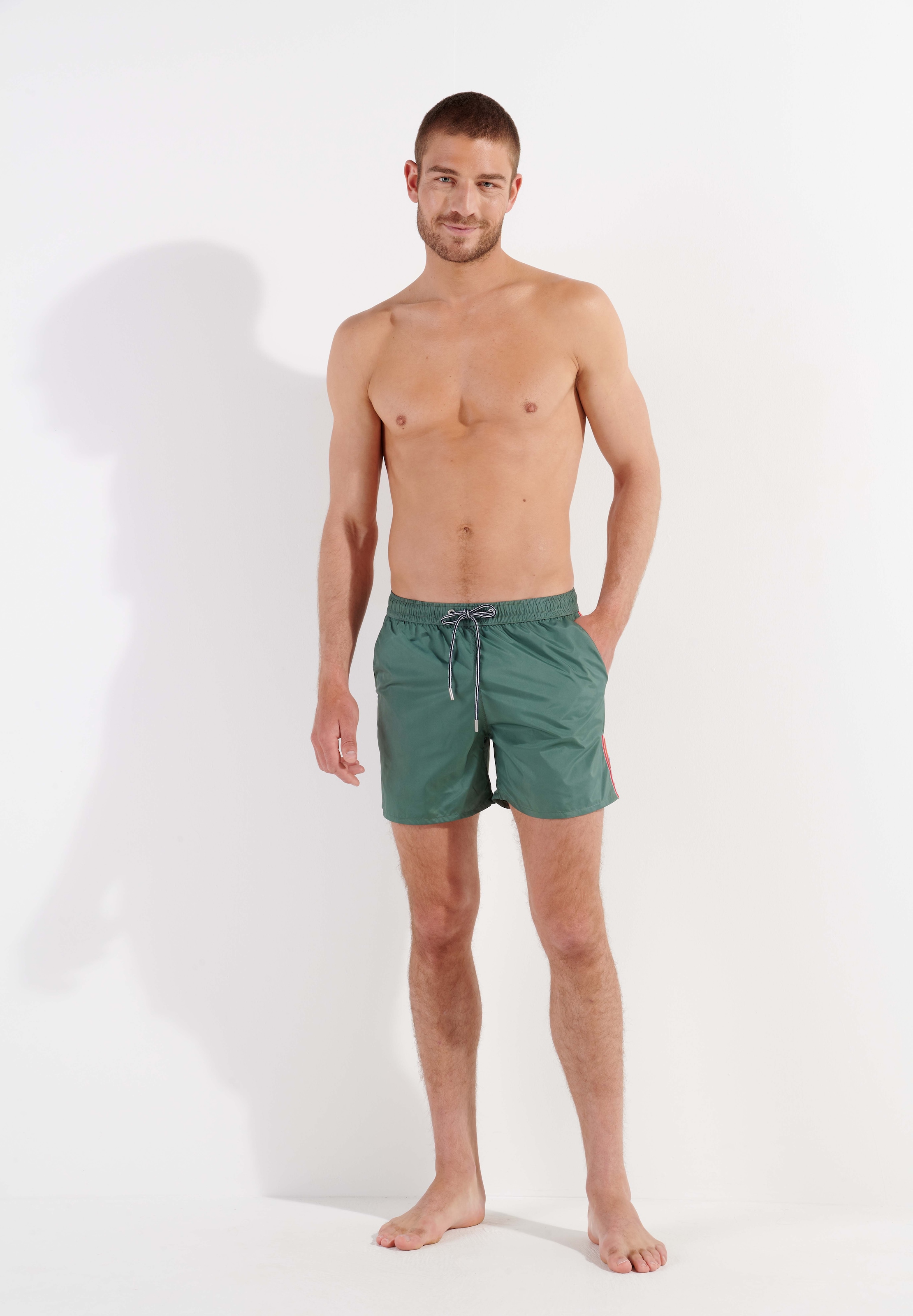 Hom Badeshorts »Nautical cup« schnelltrocknend, elastischer Bund, mit Kordel, Seitenstreifen