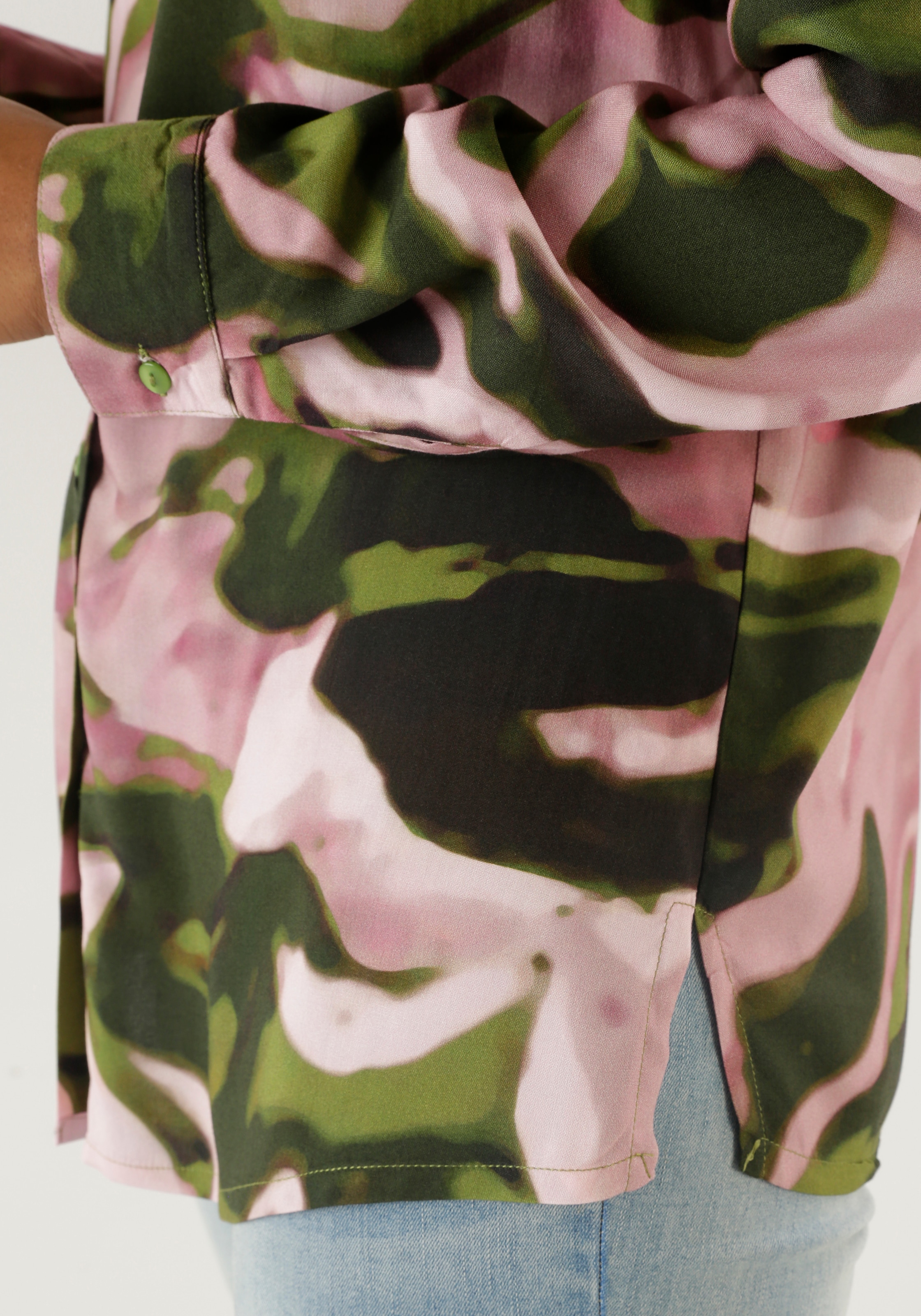 Aniston SELECTED Hemdbluse, mit trendigen und extravaganten Farbverlauf