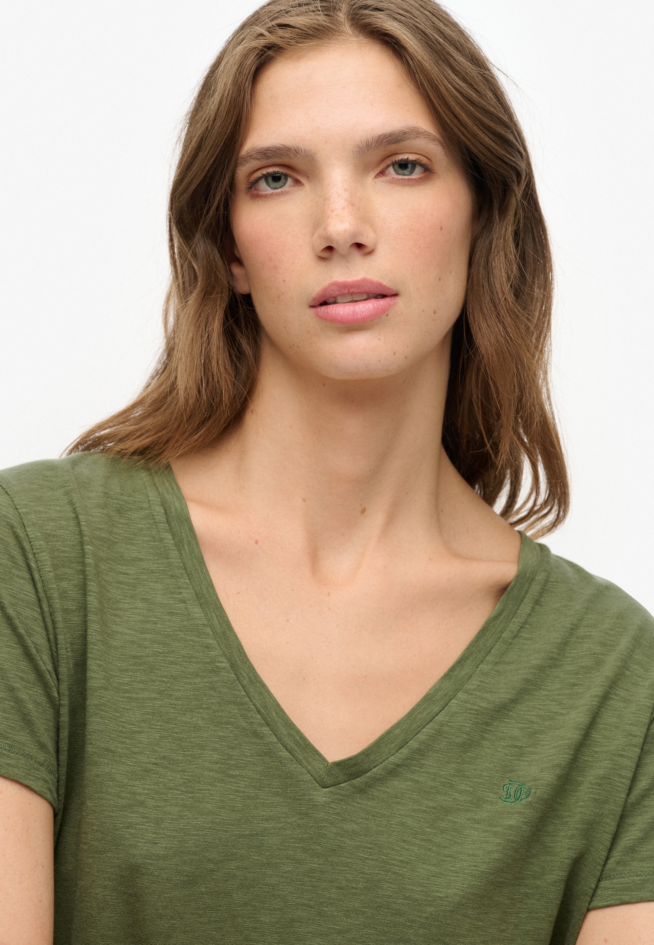 Superdry T-Shirt »STUDIOS SLUB EMB VEE TEE« Baumwollmischung, relaxed fit