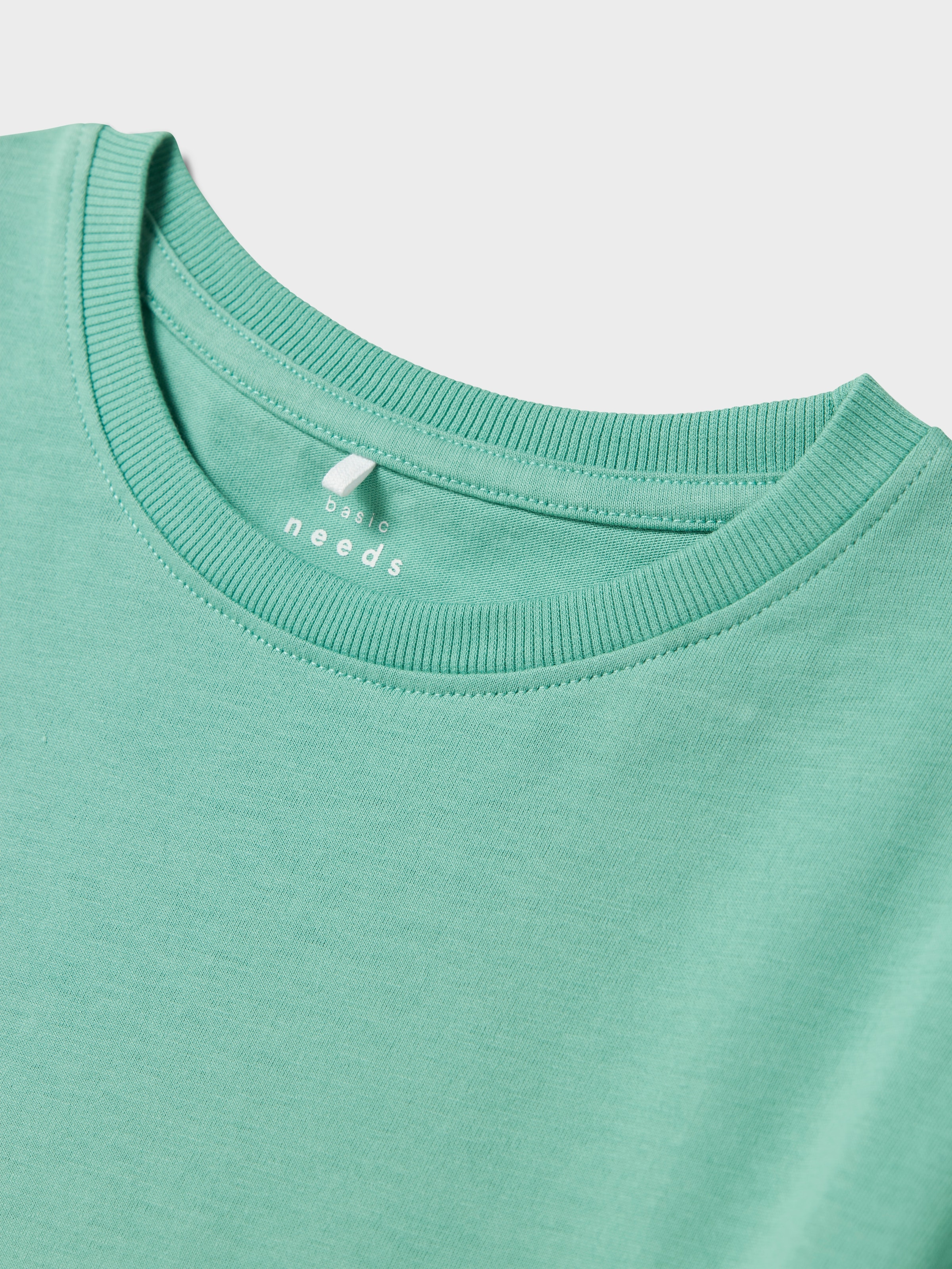 Name It T-Shirt »NKMVOBBO SS NREG TOP NOOS«, loose fit mit leicht überschnittenen Schultern