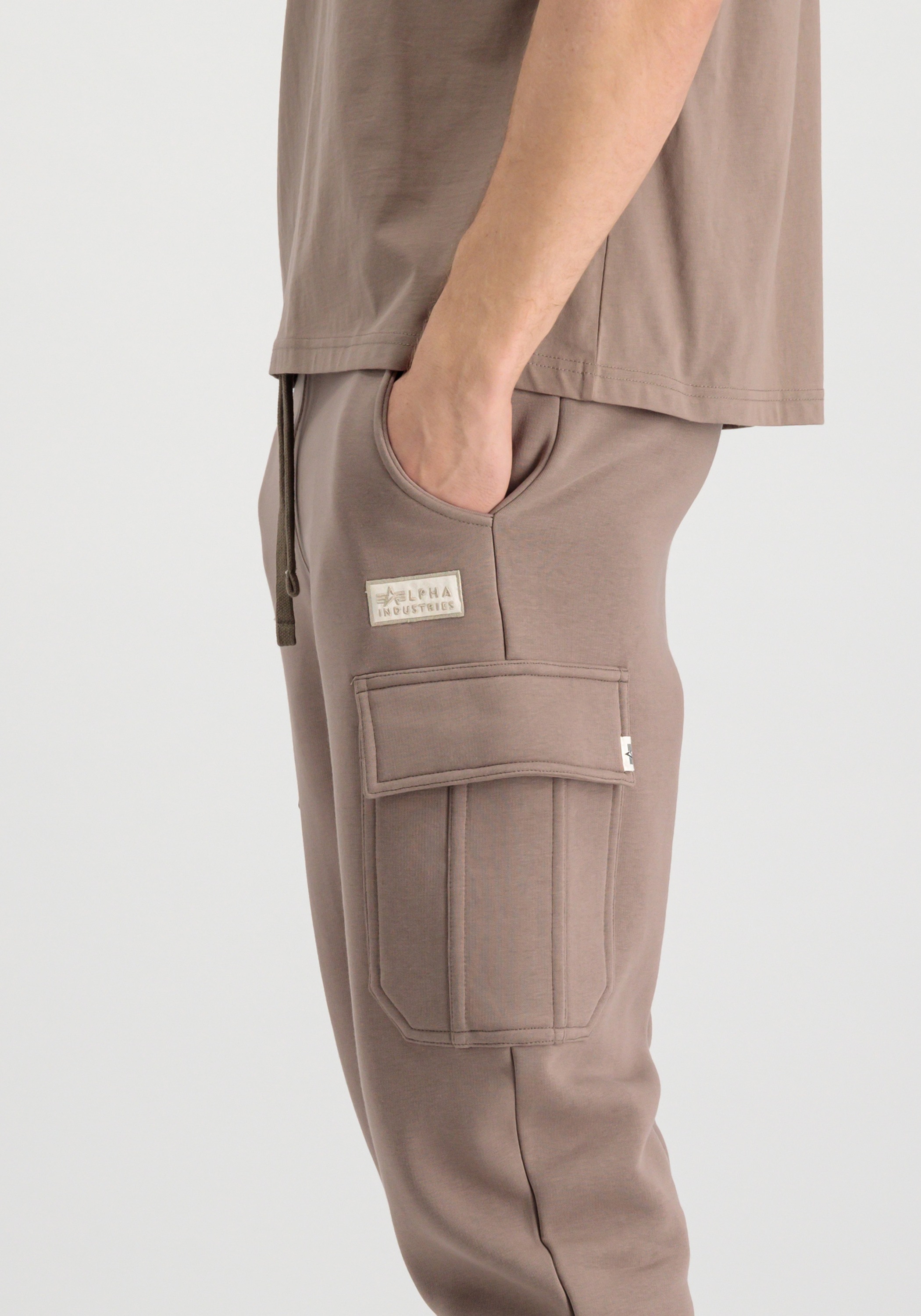 Alpha Industries Jogginghose »ALPHA INDUSTRIES Men - Jogger Organics Cargo Jogger«