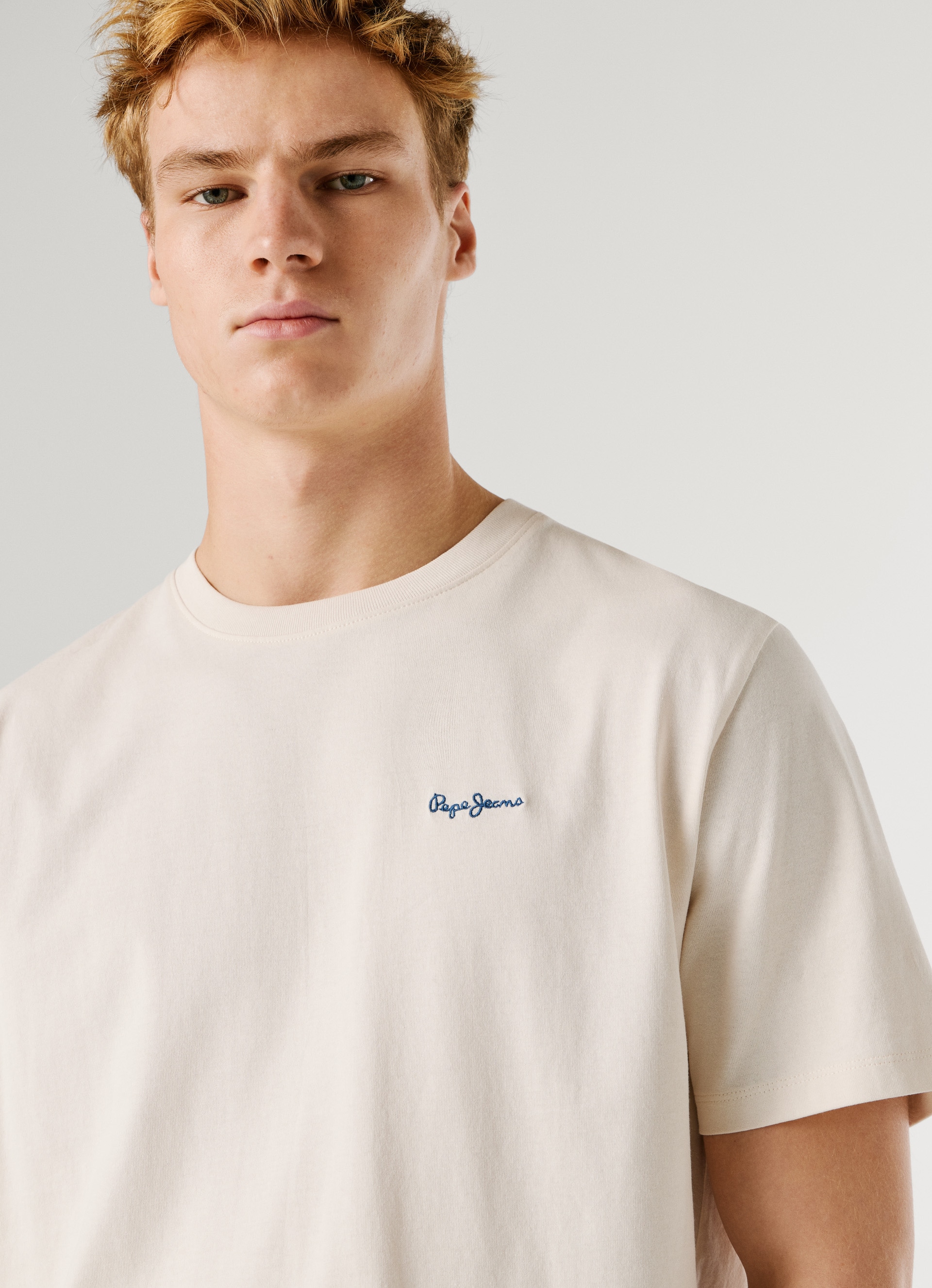 Pepe Jeans T-Shirt »CONTRAST CONNOR« mit Rundhals und gesticktem Logo