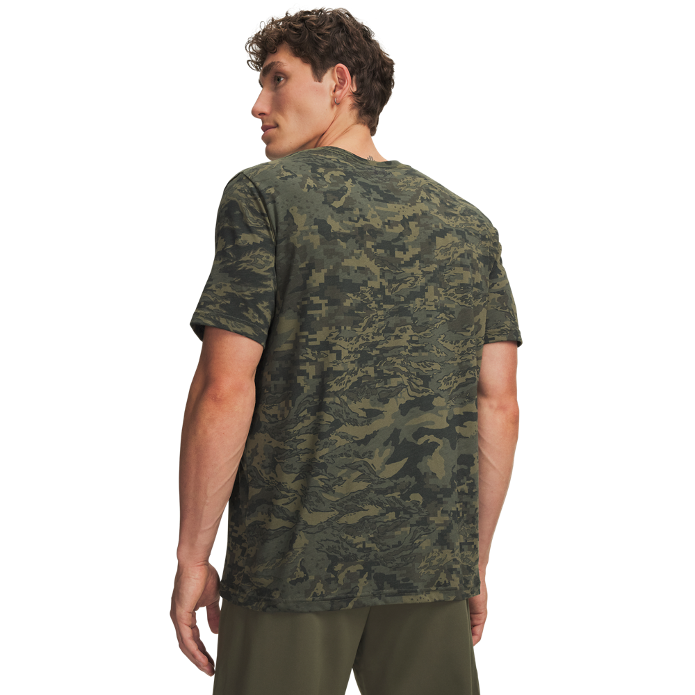 Under Armour® T-Shirt »UA ABC CAMO SS« sportlicher Stil, kurze Ärmel, aus Baumwolle und Polyester
