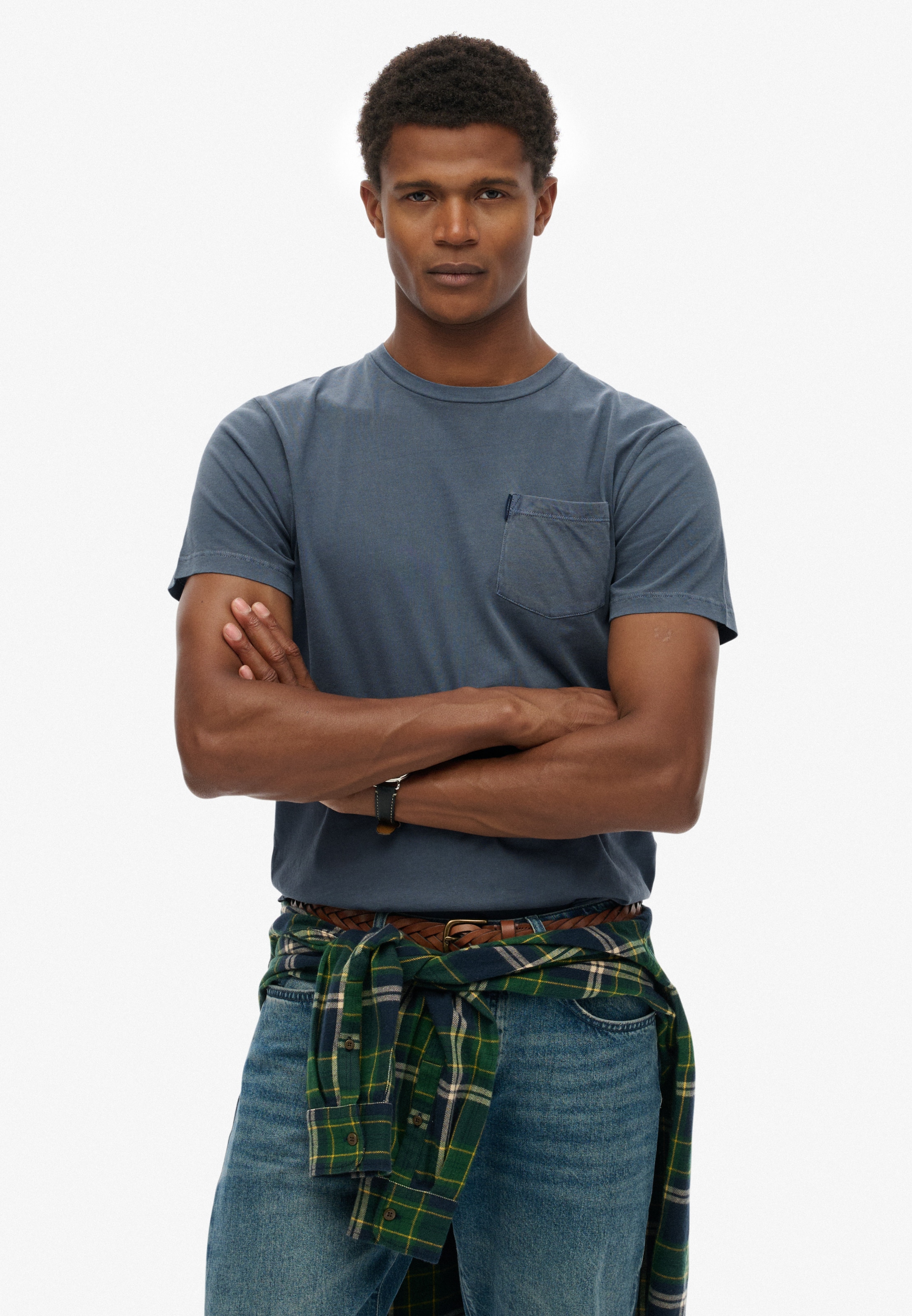 Superdry Rundhalsshirt »CLASSIC ESSENTIAL POCKET TEE«, mit stylischer, aufgesetzter Brusttasche