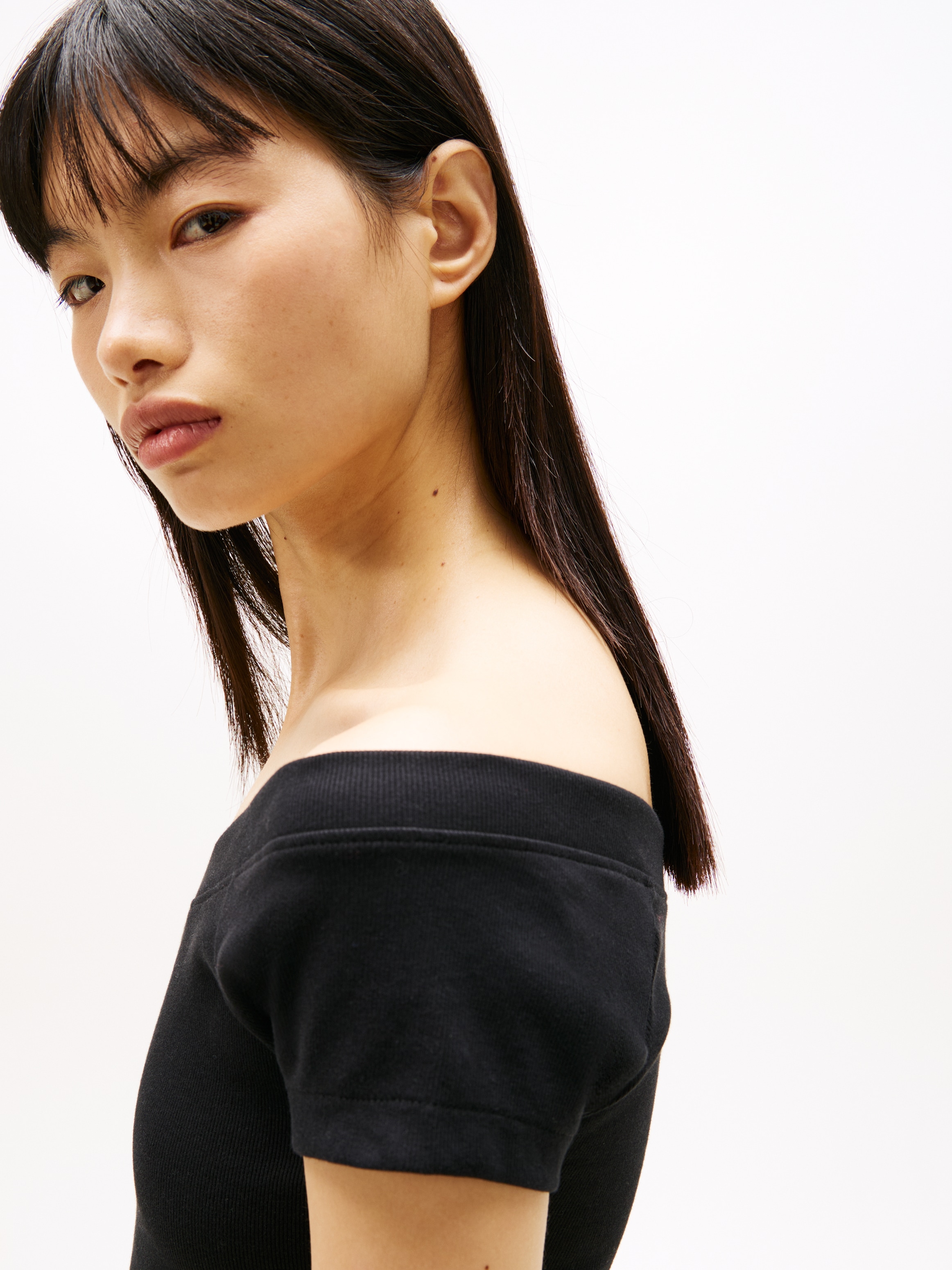 Tommy Jeans Kurzarmshirt »TJW SLIM OFF SHOULDER RIB SS TOP« mit gerippter Struktur, schulterfrei