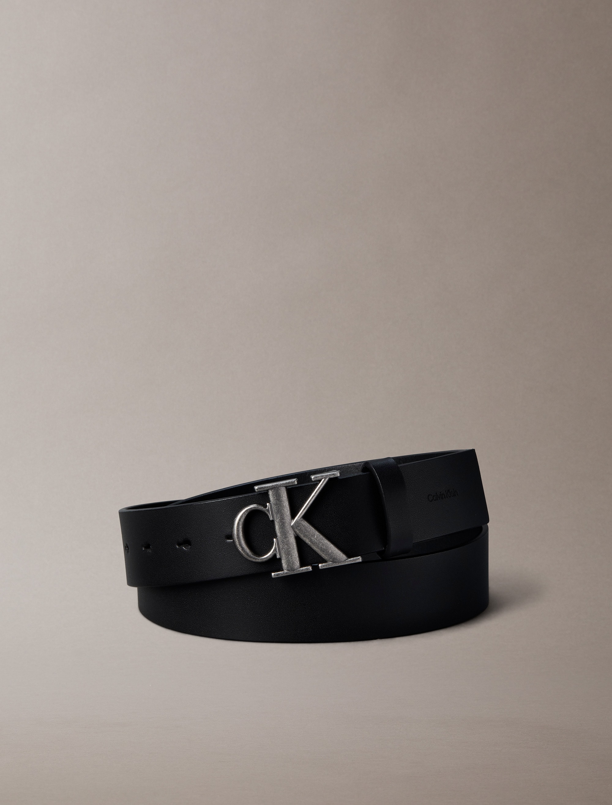 Calvin Klein Ledergürtel »CK BUCKLE SMOOTH 35MM« Größenverstellbar mit Metallschließe