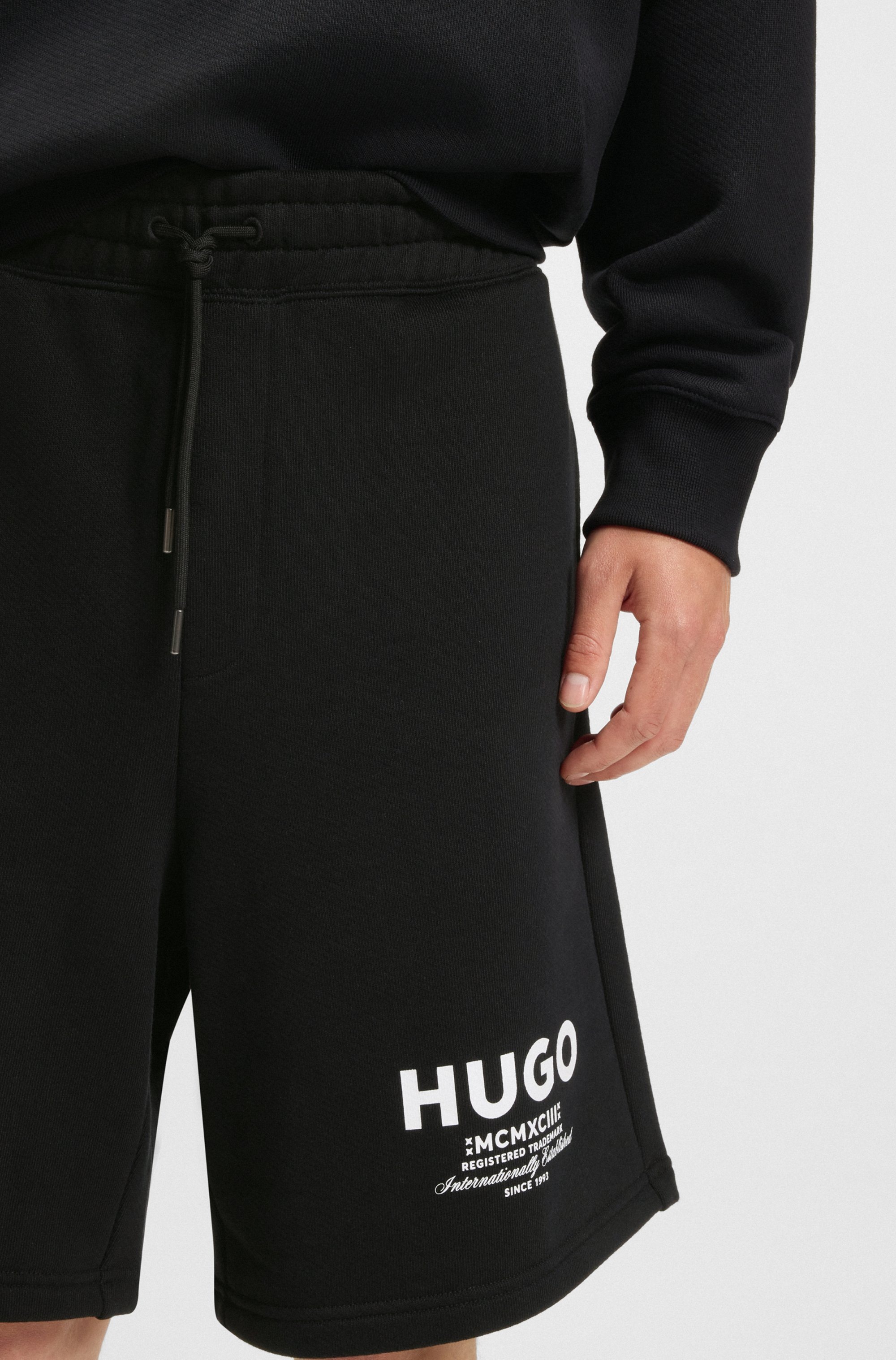HUGO Blue Sweatshorts »Nomario«, mit großem Druck