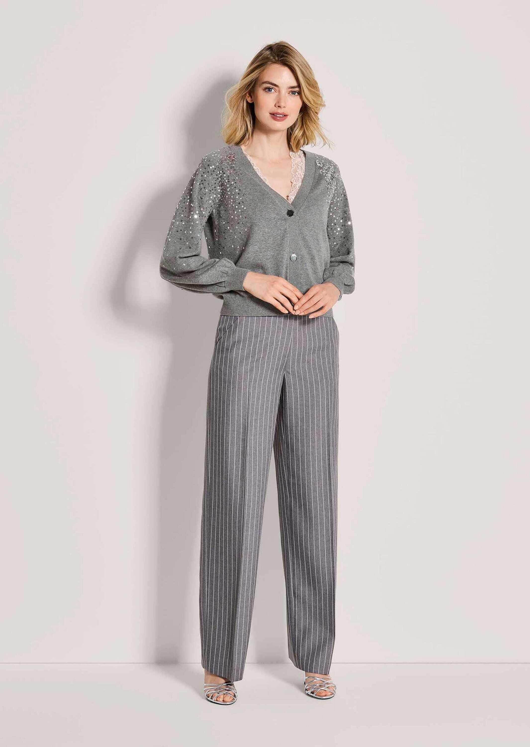 MADELEINE Strickjacke »Strickjacke Elegante Feinstrickjacke mit V-Ausschnitt« Ballonärmel