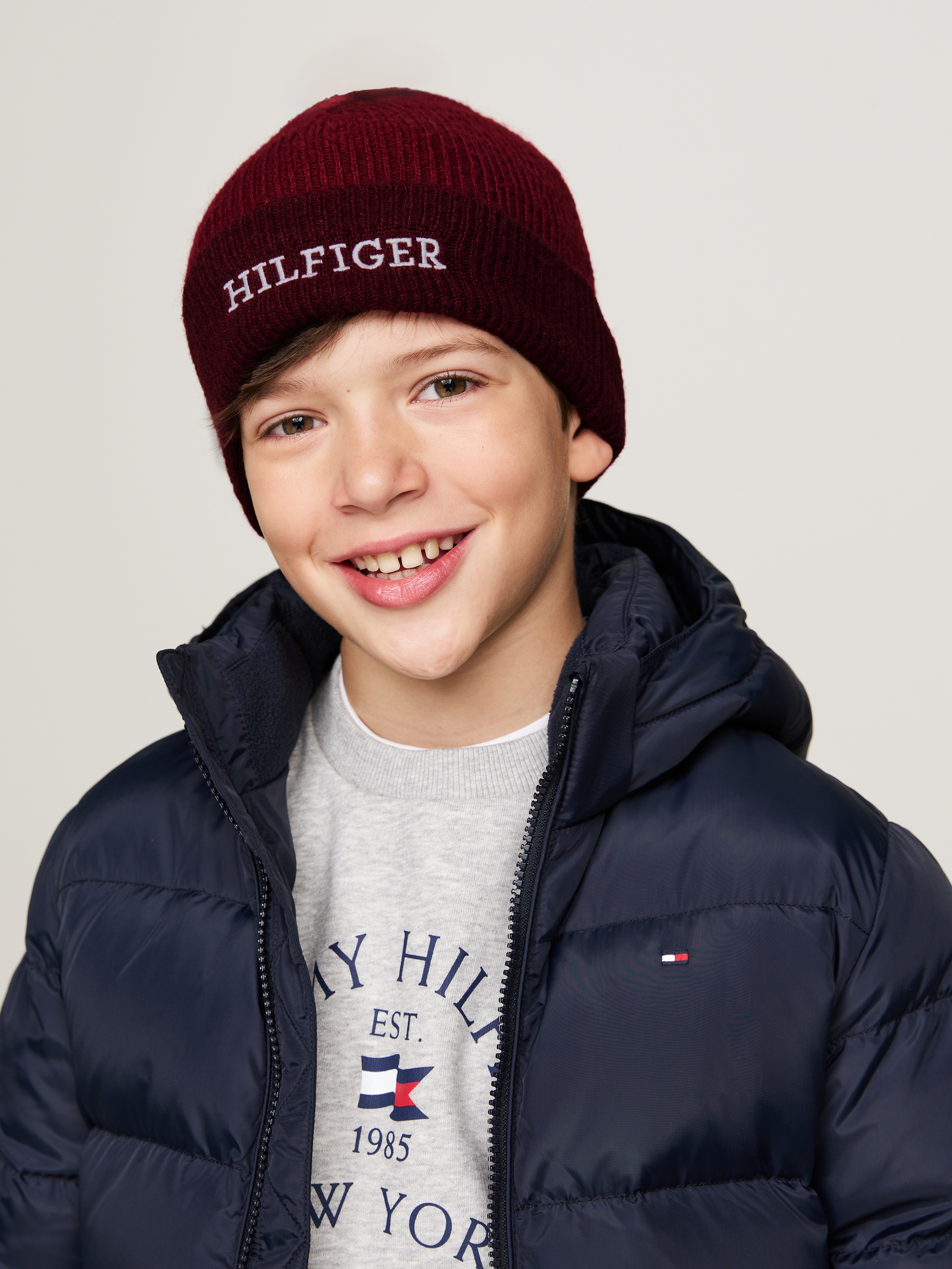 Tommy Hilfiger Bommelmütze »MONOTYPE POMPOM BEANIE«, mit gesticktem Logoschriftzug