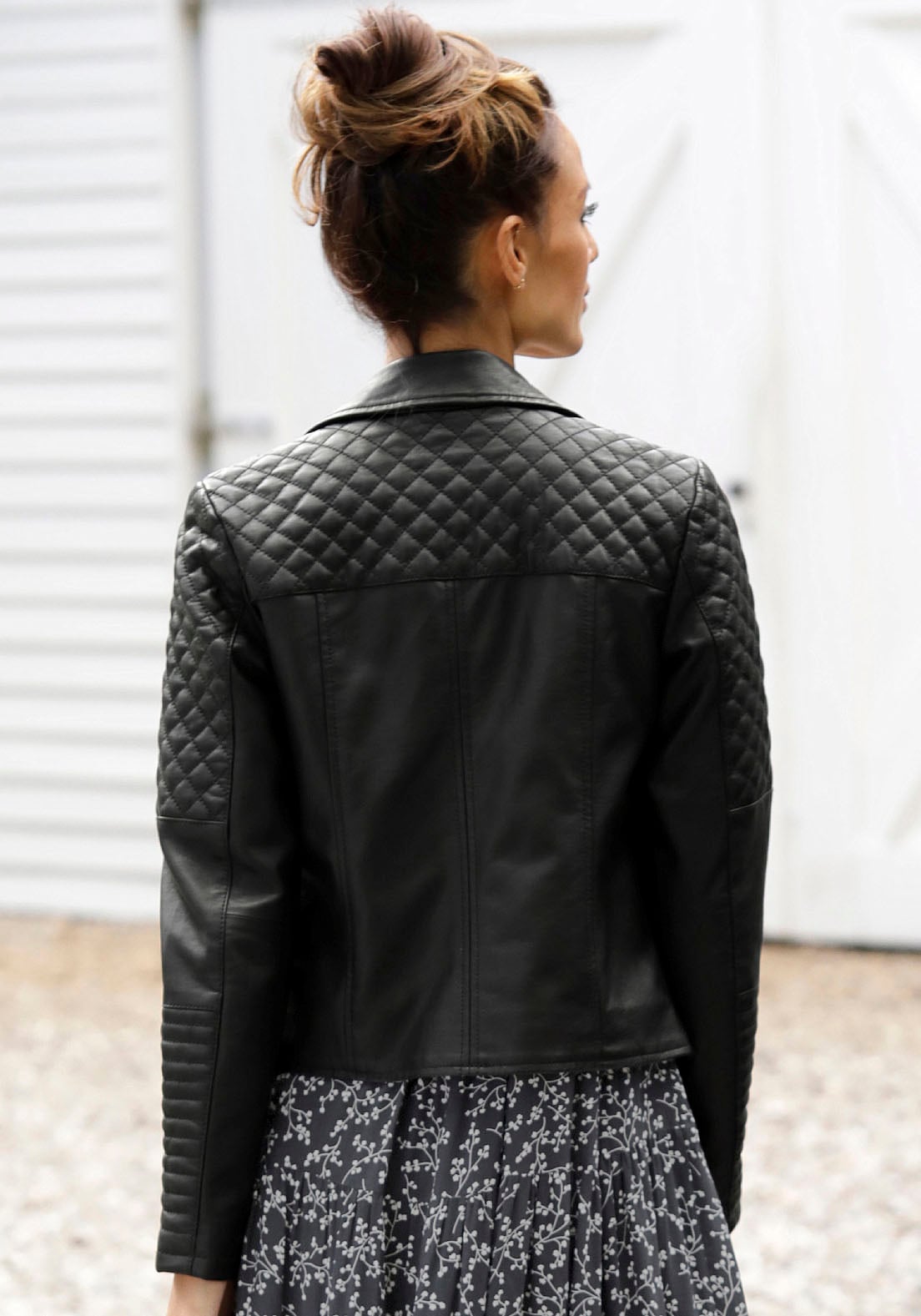 LASCANA Lederimitatjacke, mit Bikerdetails, kurze Bikerjacke, figurbetont