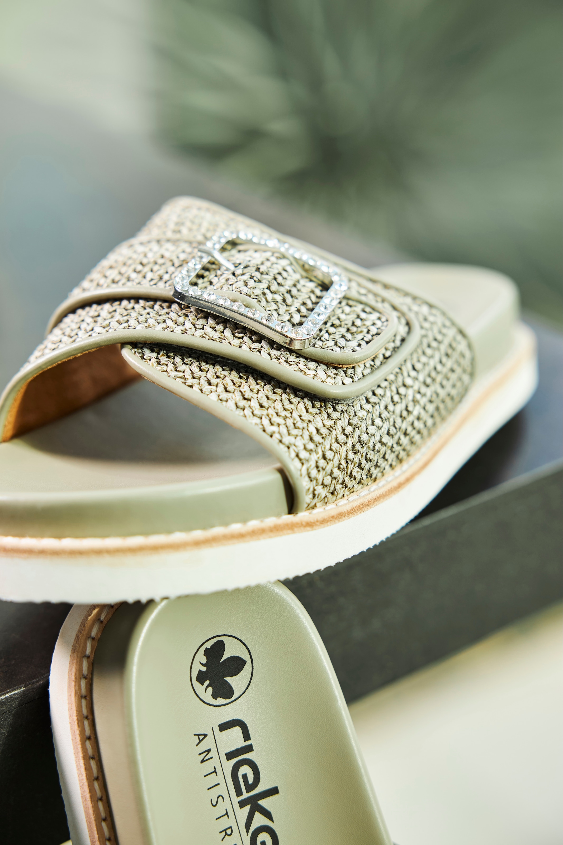 Rieker Pantolette, Sommerschuh, Strandschuh mit praktischem Klettverschluss