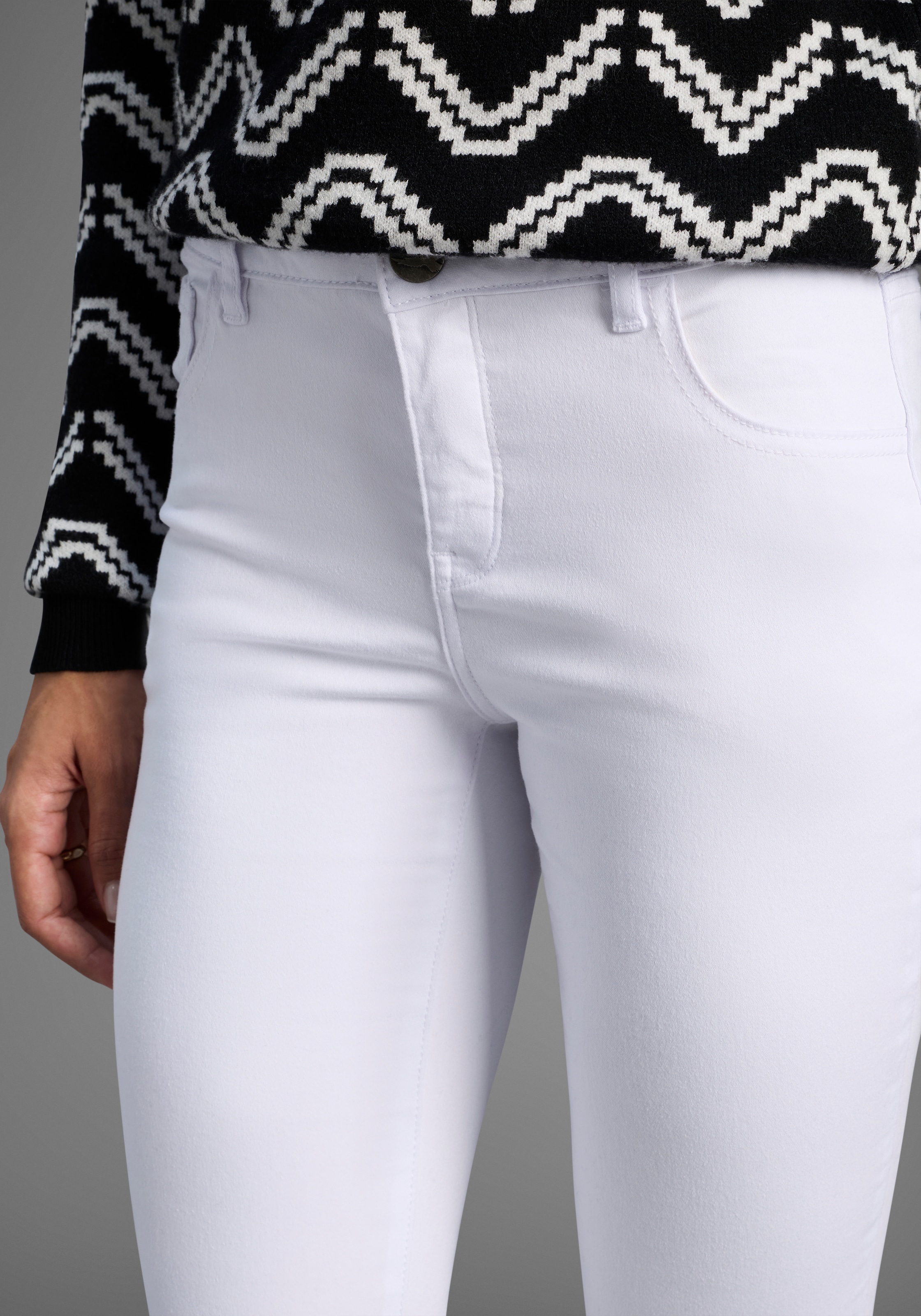 Arizona Skinny-fit-Jeans »Ultra-Stretch«, extra-enger Beinverlauf, normale Leibhöhe, mit Eingrifftaschen