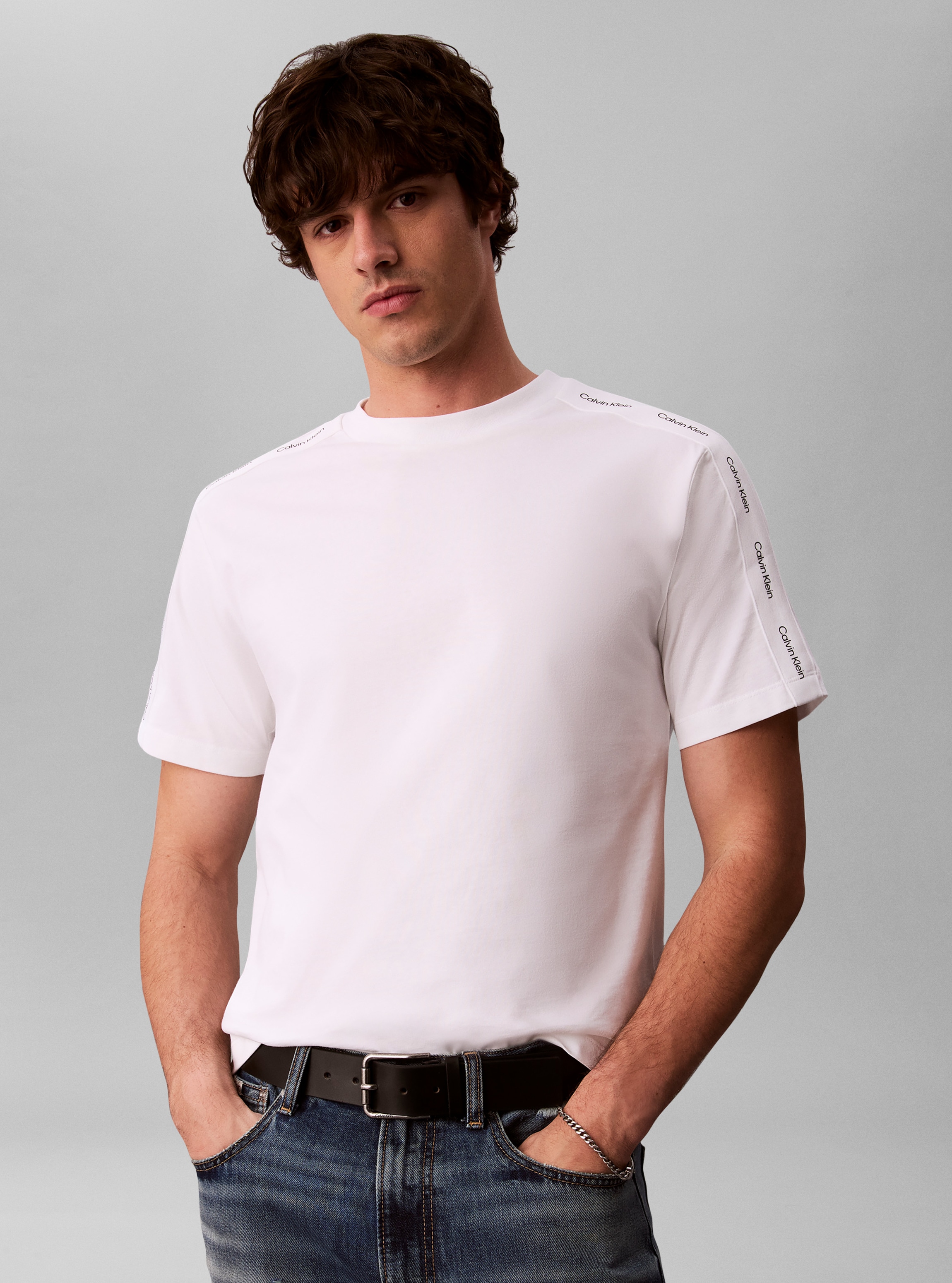 Calvin Klein Jeans T-Shirt »LOGO TAPE TEE« Regular fit, Logoschriftzug