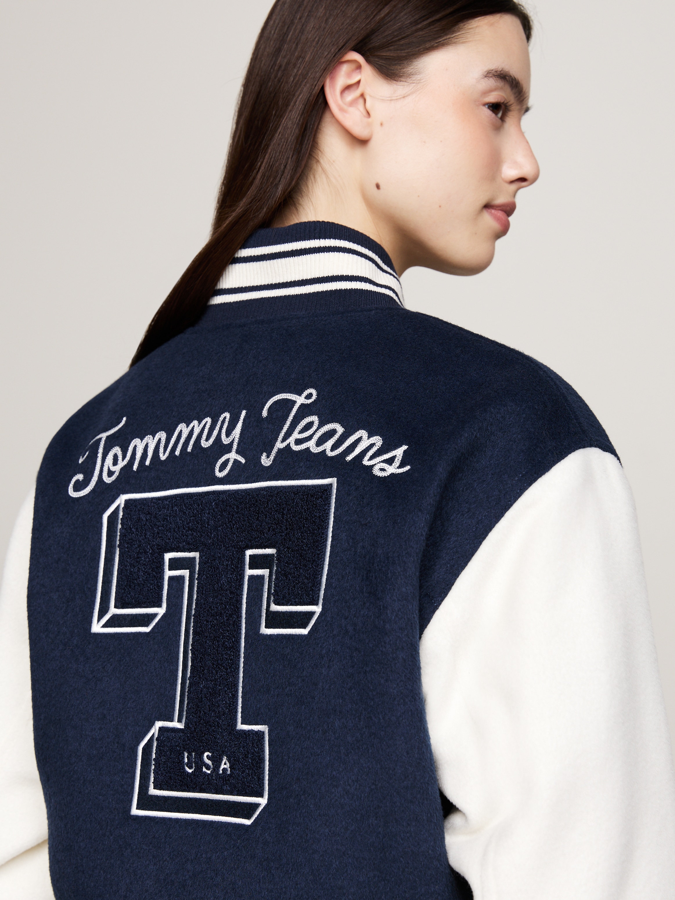 Tommy Jeans Bomberjacke, mit Streifen-Detail, aufgesticktem Logo