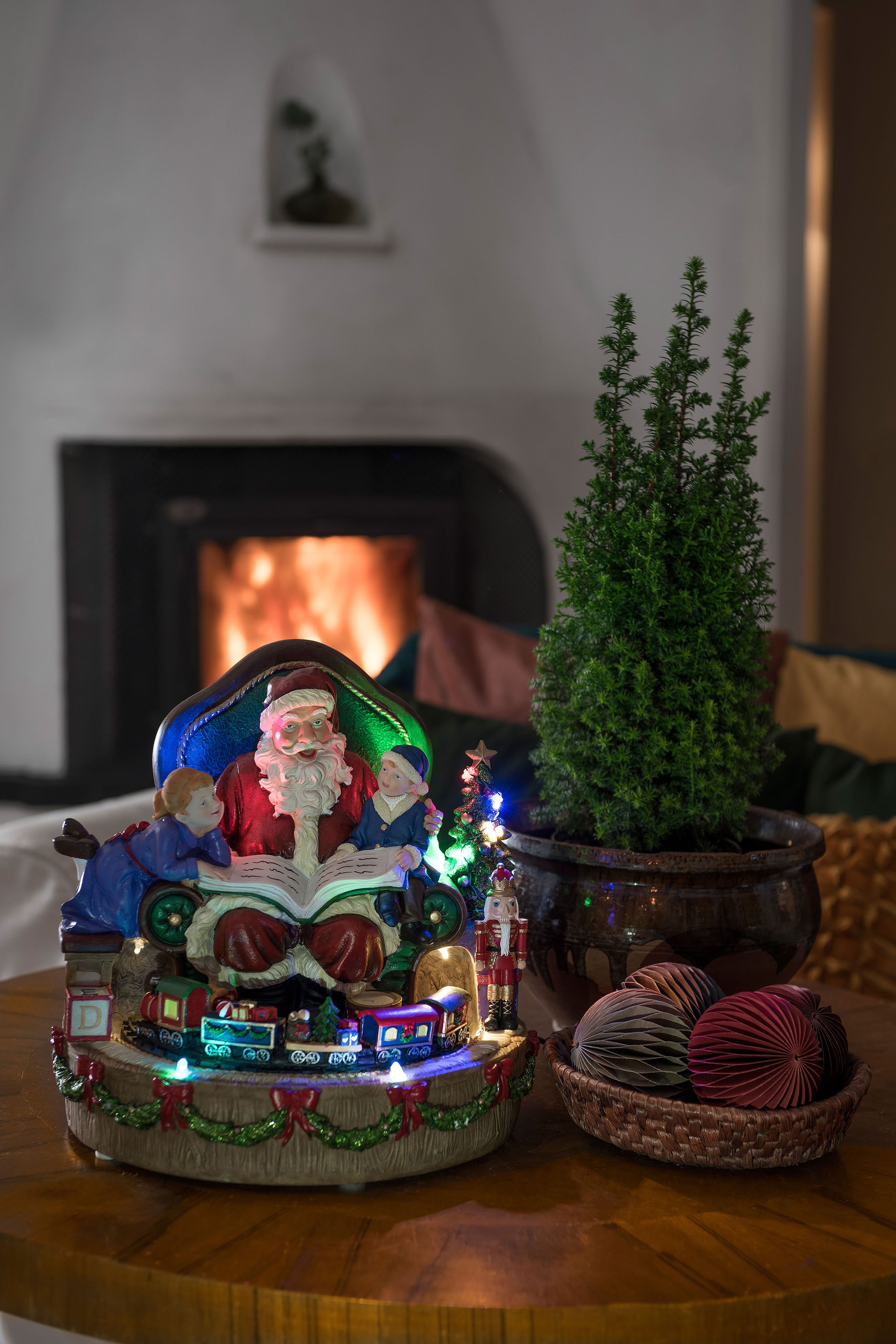 Weihnachtsfigur »Weihnachtsdeko«, LED Szenerie Weihnachtsmann mit Kindern und Zug