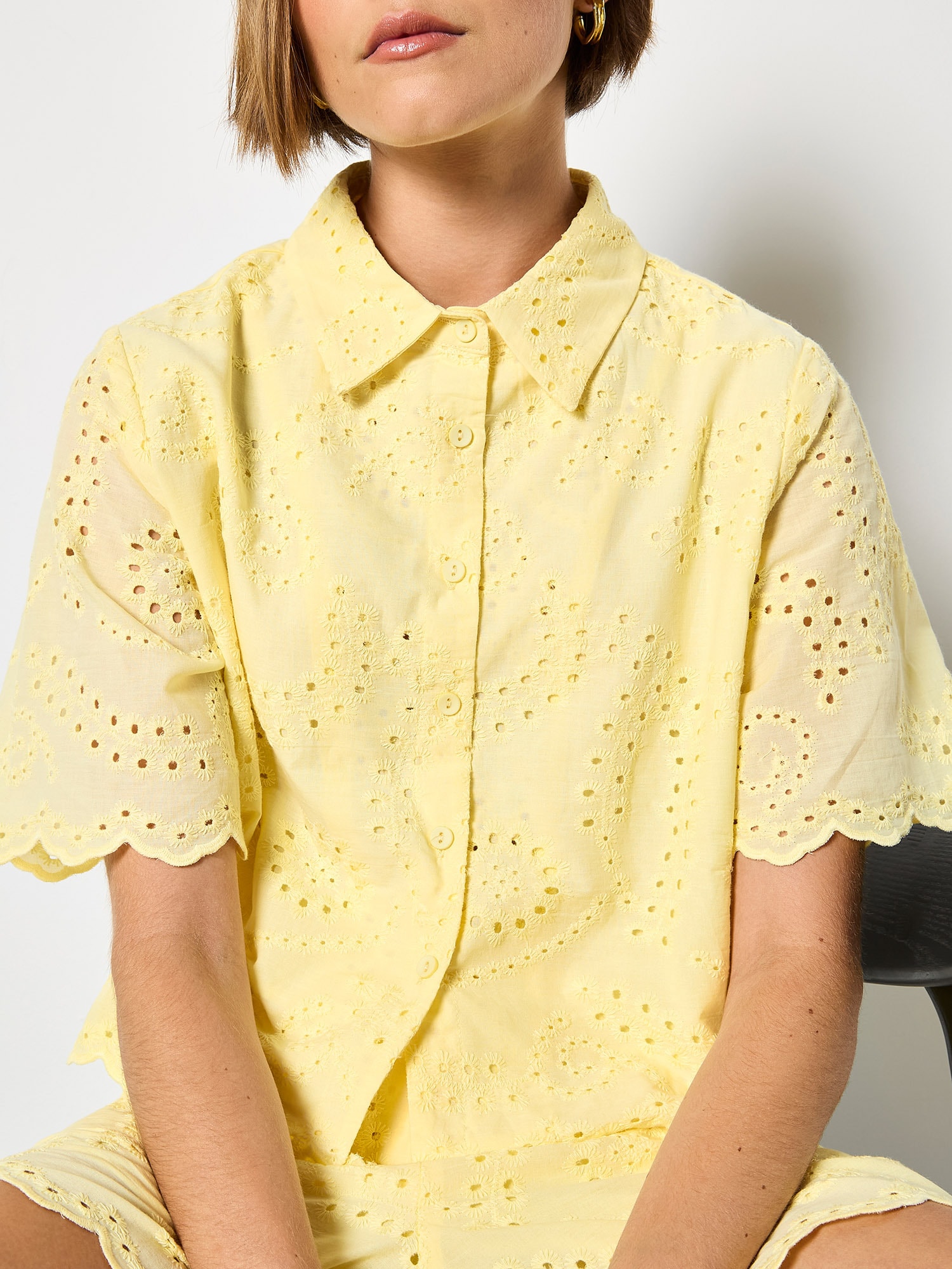 Apricot Klassische Bluse »Bluse« mit Wellenkante und Broderie-Verzierung