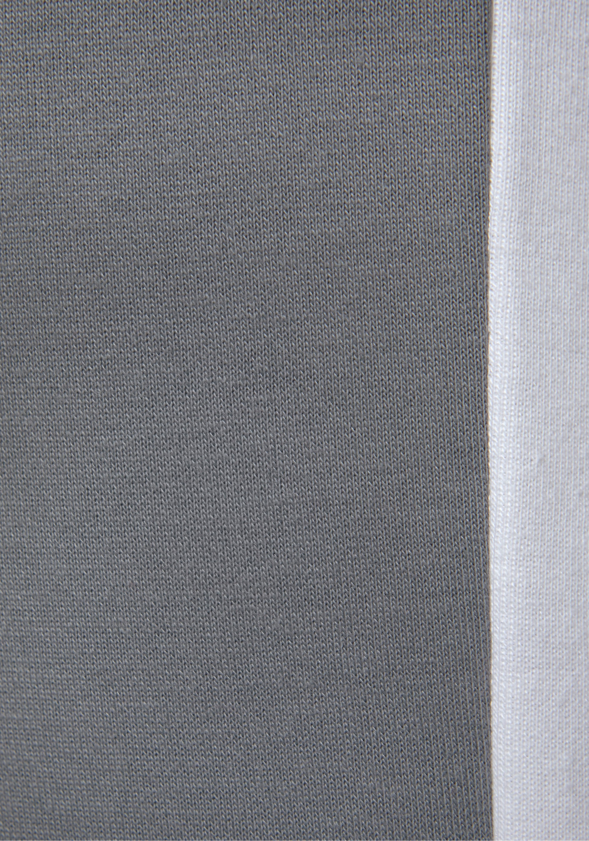 Bench. Loungewear Sweathose, mit Seitenstreifen und schmalem Bein
