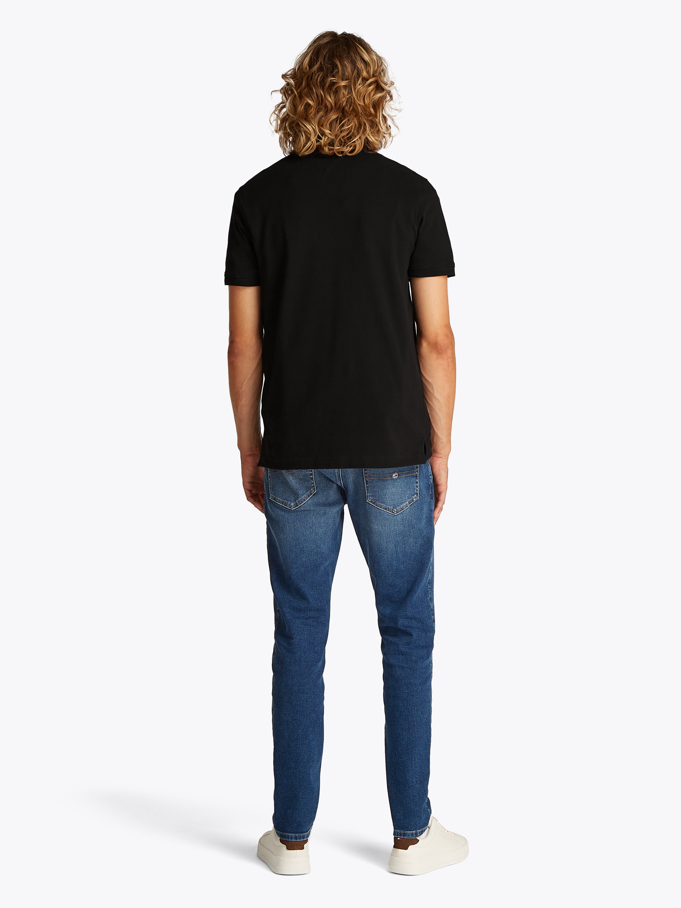 Tommy Jeans Poloshirt »TJM SLIM CHEST FLAG POLO«, Mit Rundhalsausschnitt