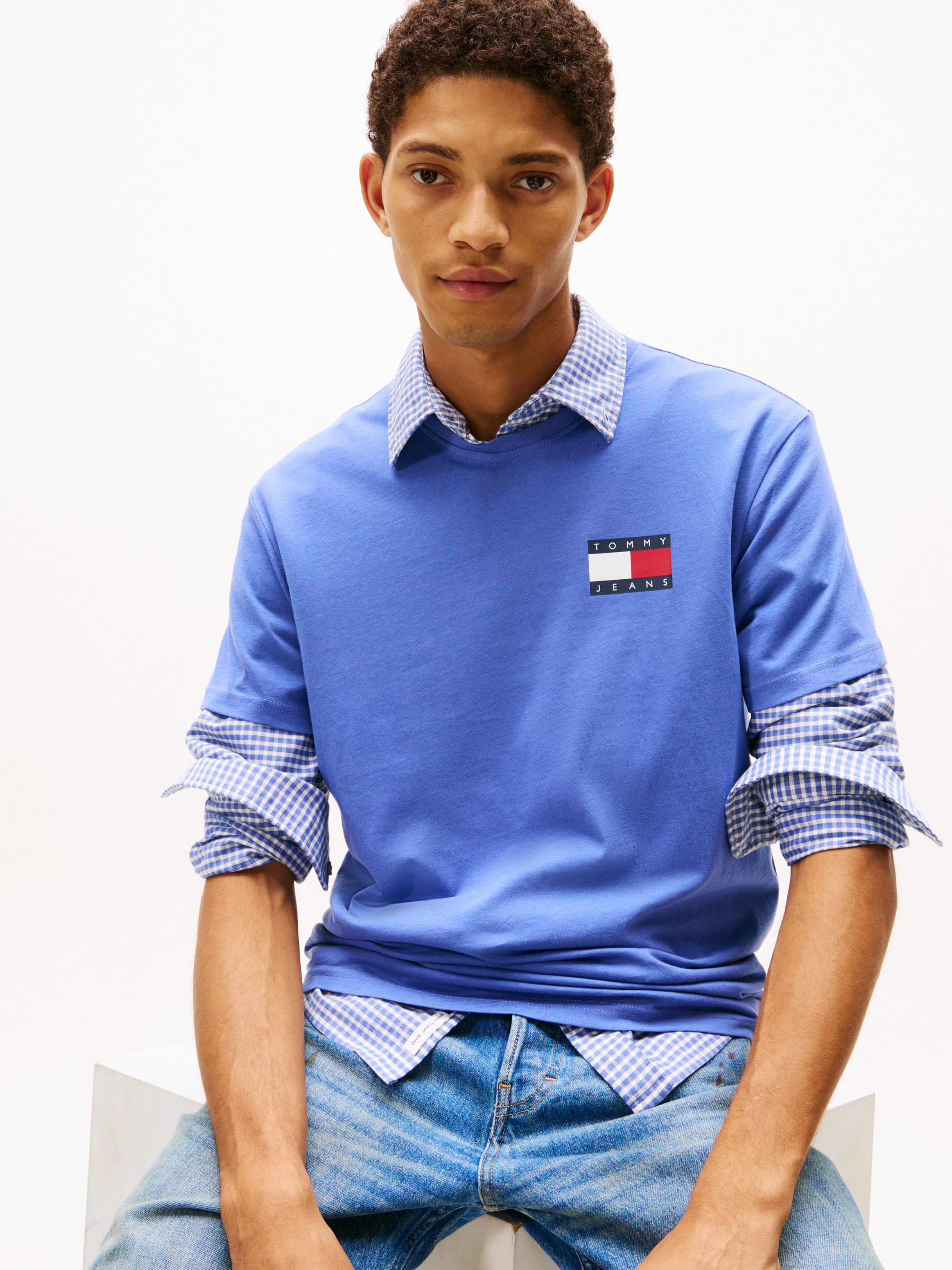 Tommy Jeans T-Shirt »TJM SLIM ESSENTIAL FLAG TEE EXT«, Mit Rundhalsausschnitt