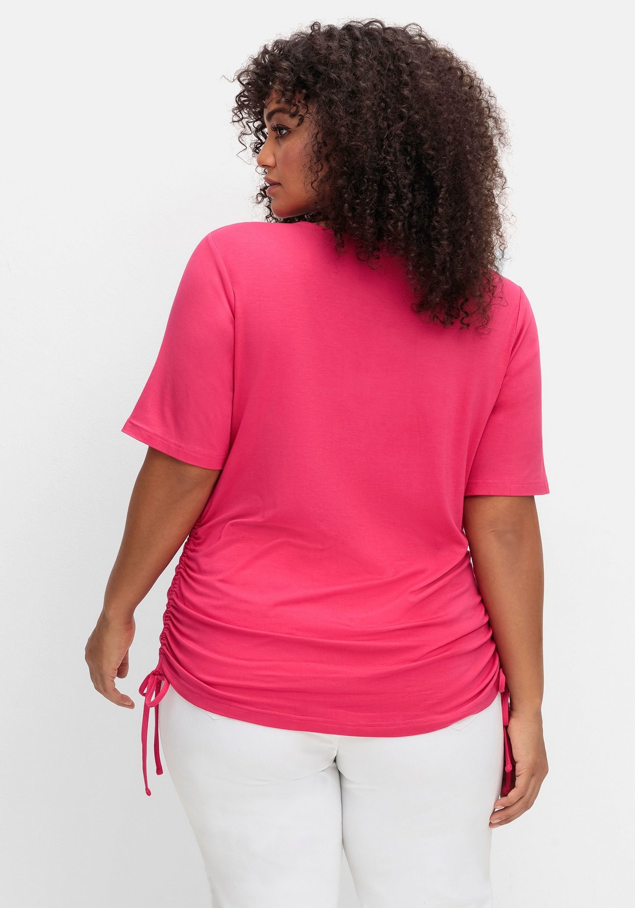 Sheego T-Shirt »Shirt mit seitlichem Tunnelzug und längerem Halbarm«