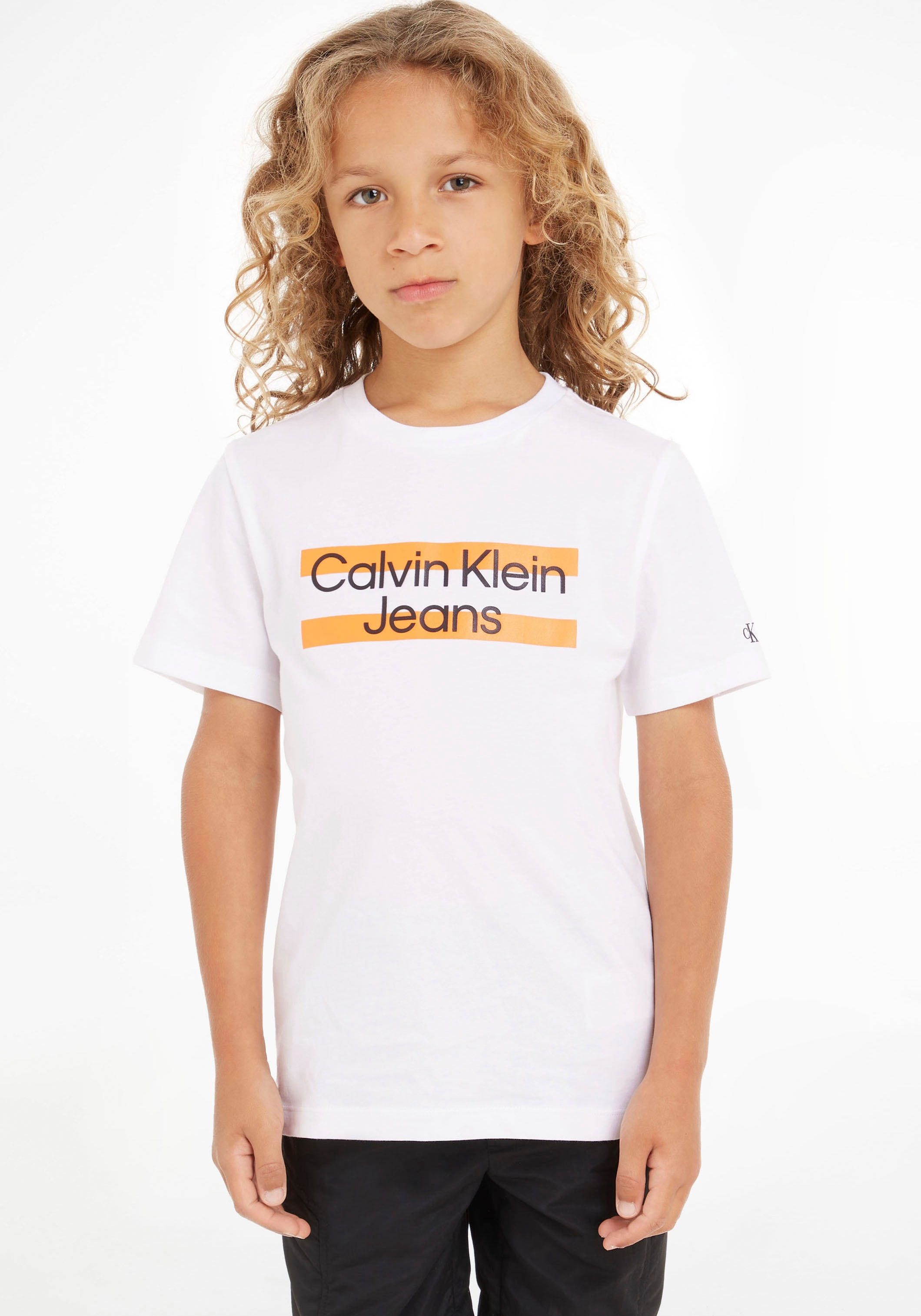 Calvin Klein Jeans T-Shirt, bei Calvin OTTO der Klein Logodruck Brust auf mit