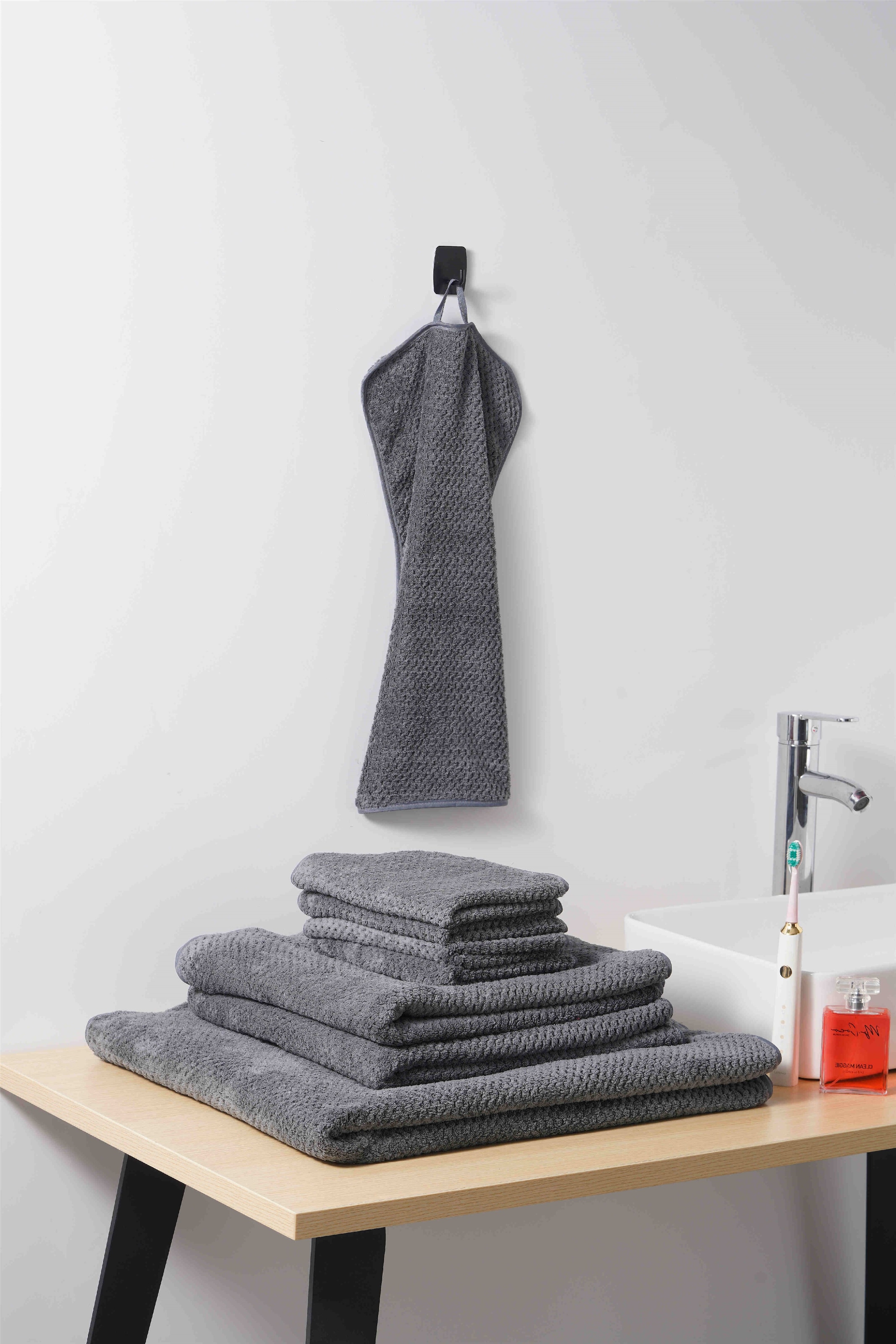 OTTO home Handtücher »Parris, diverse Größen, ideal als Sporthandtuch, Reisehandtuch« sehr leicht, kompakt, schnelltrocknend, Mikrofaser, mit Waffelmuster