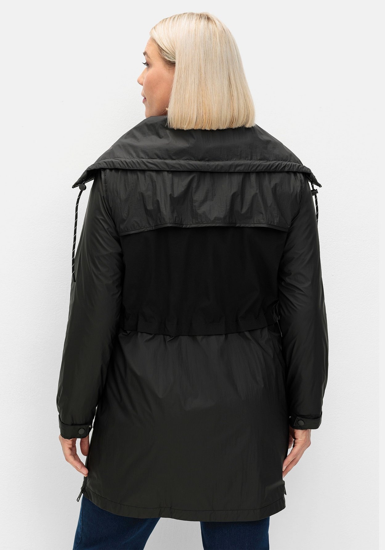 Sheego Outdoorjacke »Leichte Outdoorjacke in leichter, wasserabweisender Qualität«