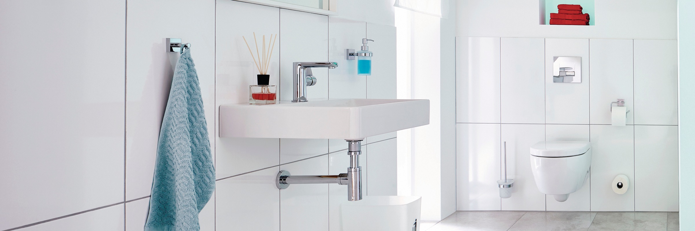 tesa Handtuchstange »EKKRO Badetuchstange ohne Bohren - 5 cm : 64,5 cm  : 6,0 cm« selbstklebende Handtuchhalterung - chrom - silber glänzend