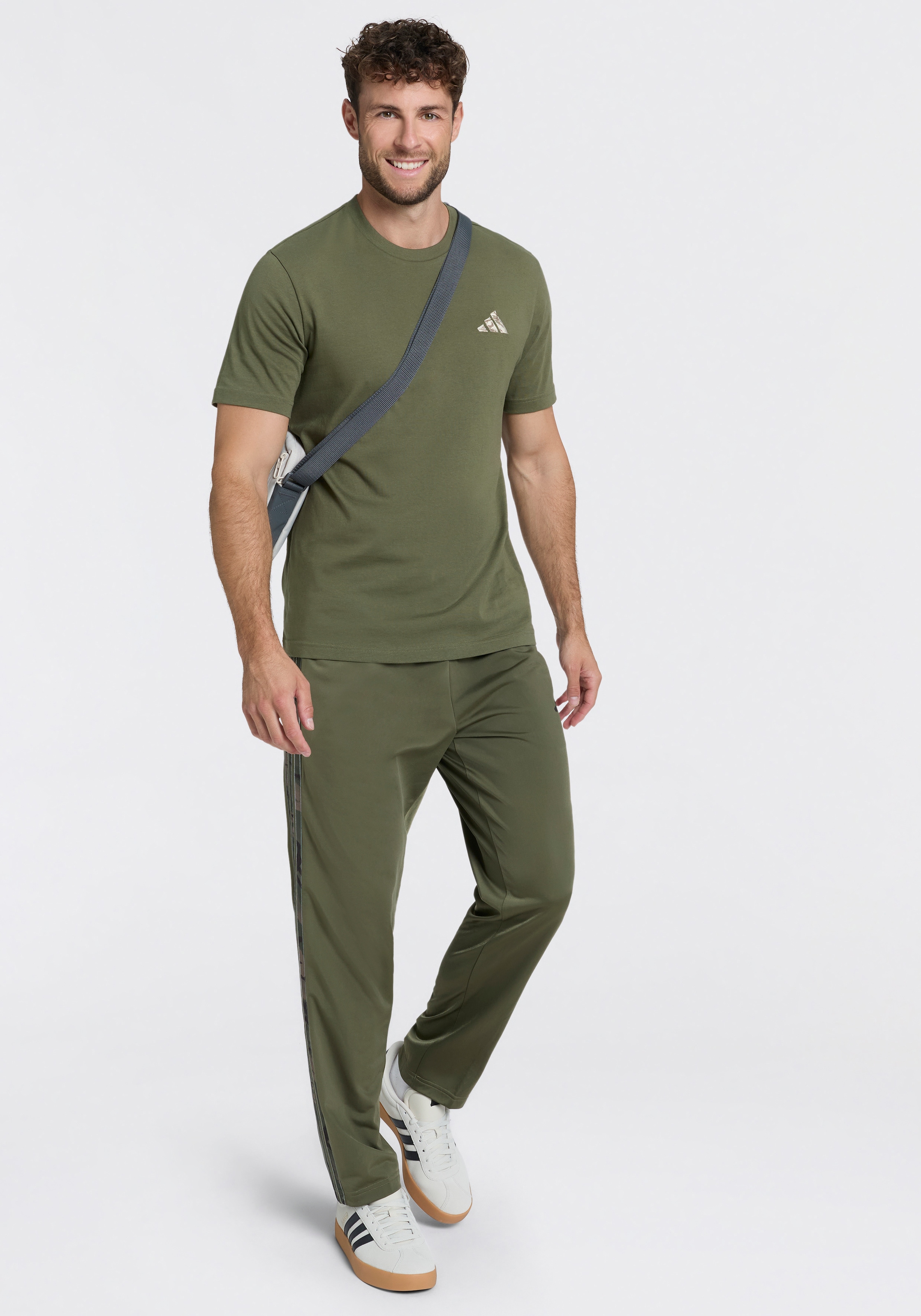 adidas Sportswear Sporthose »3-STREIFEN CAMOUFLAGE, REGULÄR GESCHNITTEN«