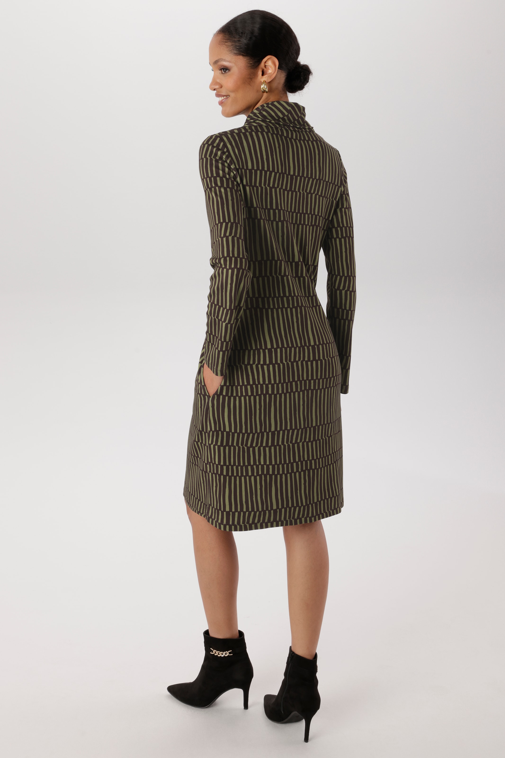 Aniston SELECTED Jerseykleid mit halsfernen, locker fallenenden Rollkragen - NEUE KOLLEKTION