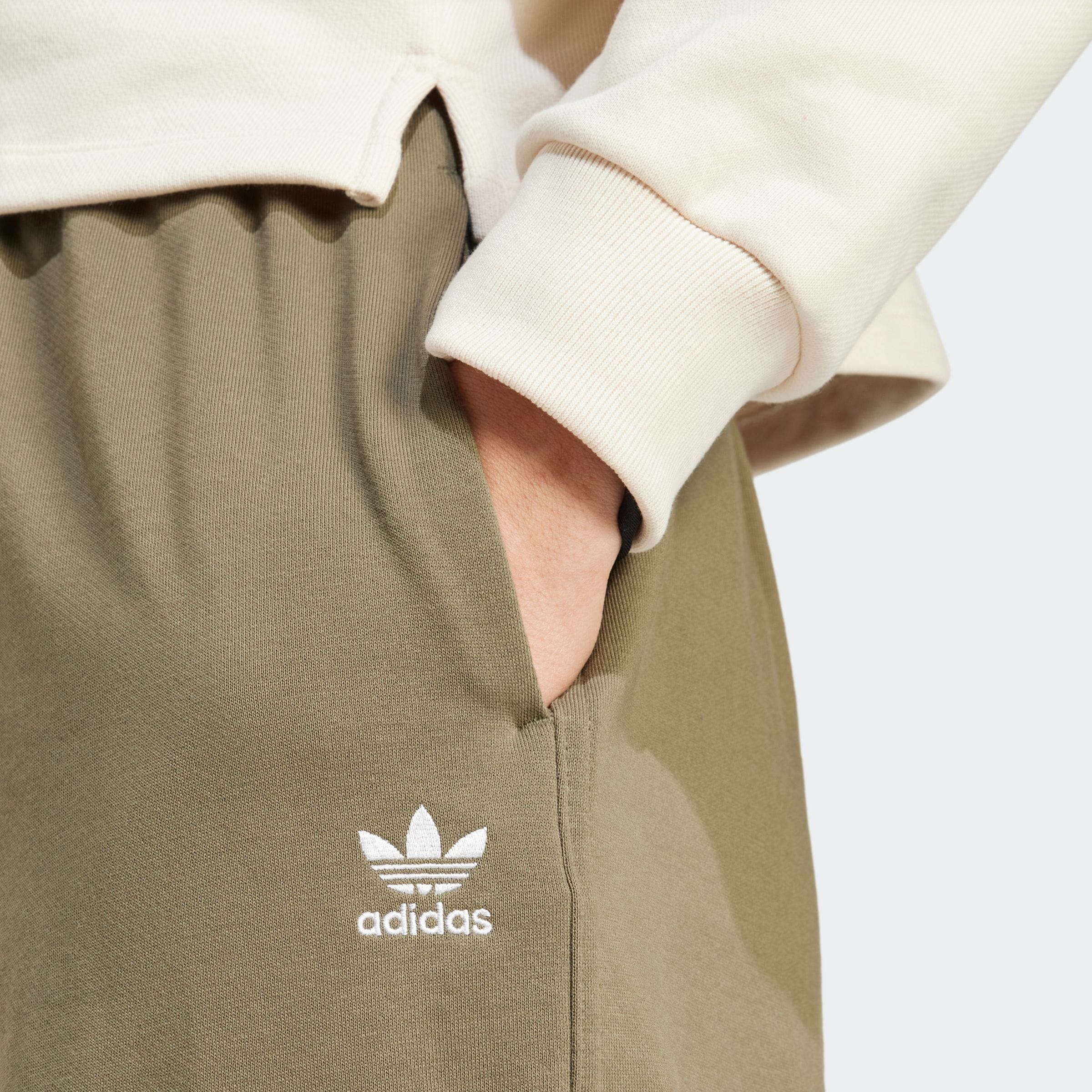 adidas Originals Sporthose »ESS BYFR JOGGER«, (1 tlg.), Boyfriend Style, bequem und lässig, weiches French Terry