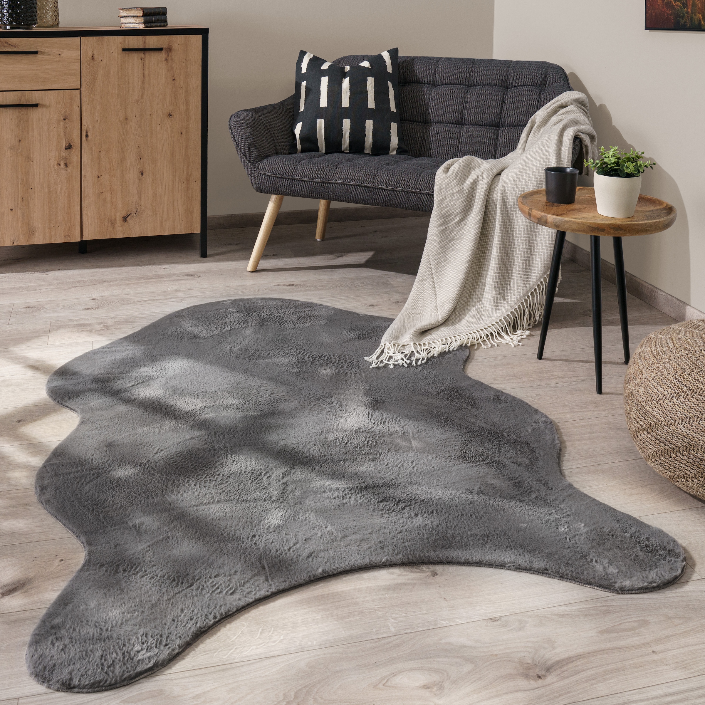 Paco Home Fellteppich »Pelt 640«, fellförmig, 16 mm Höhe, Kunstfell, Uni Farben, sehr weicher Flor